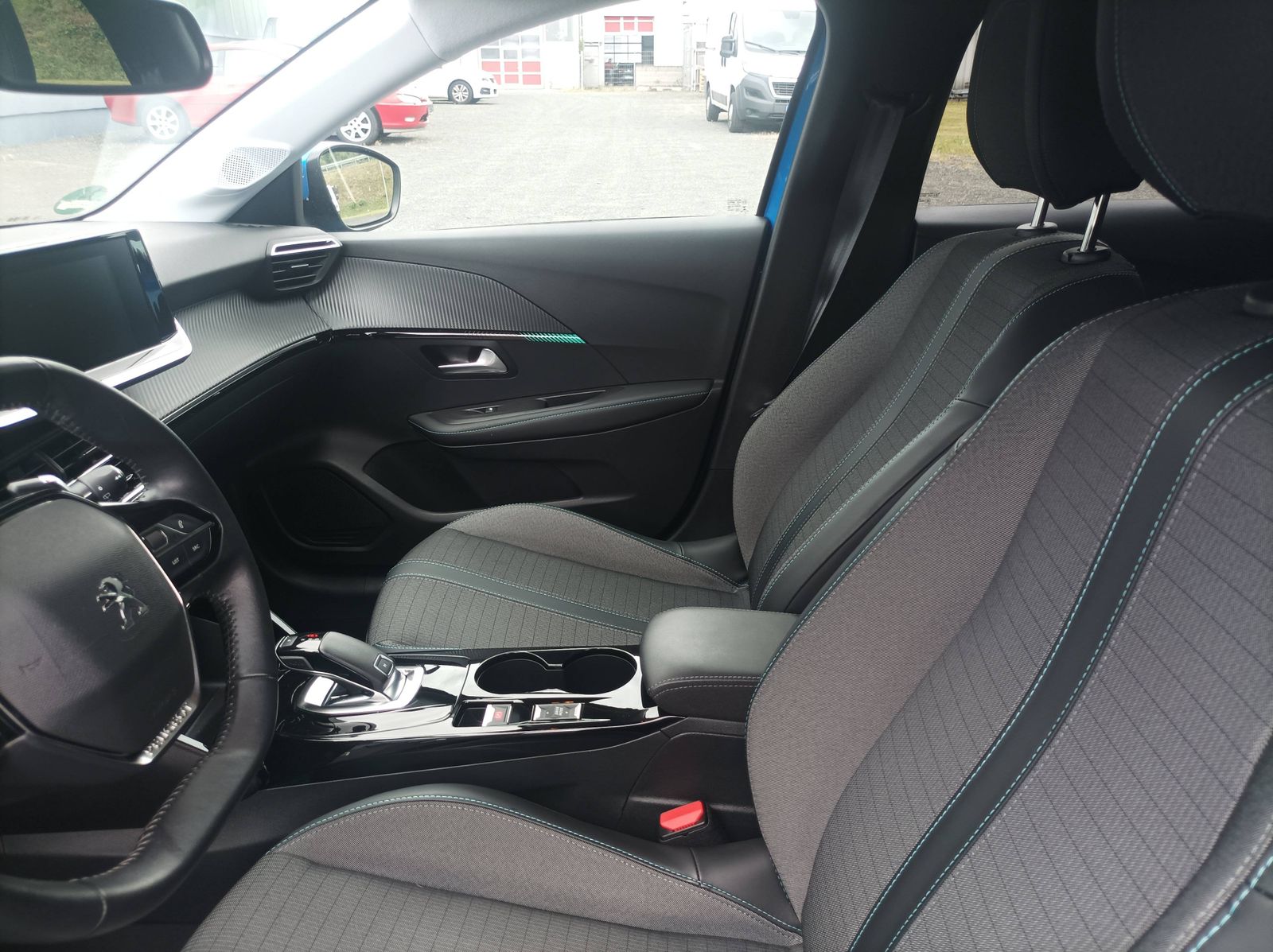 Peugeot 208 Allure 100 Automatik - Samsaru's Car Outlet
