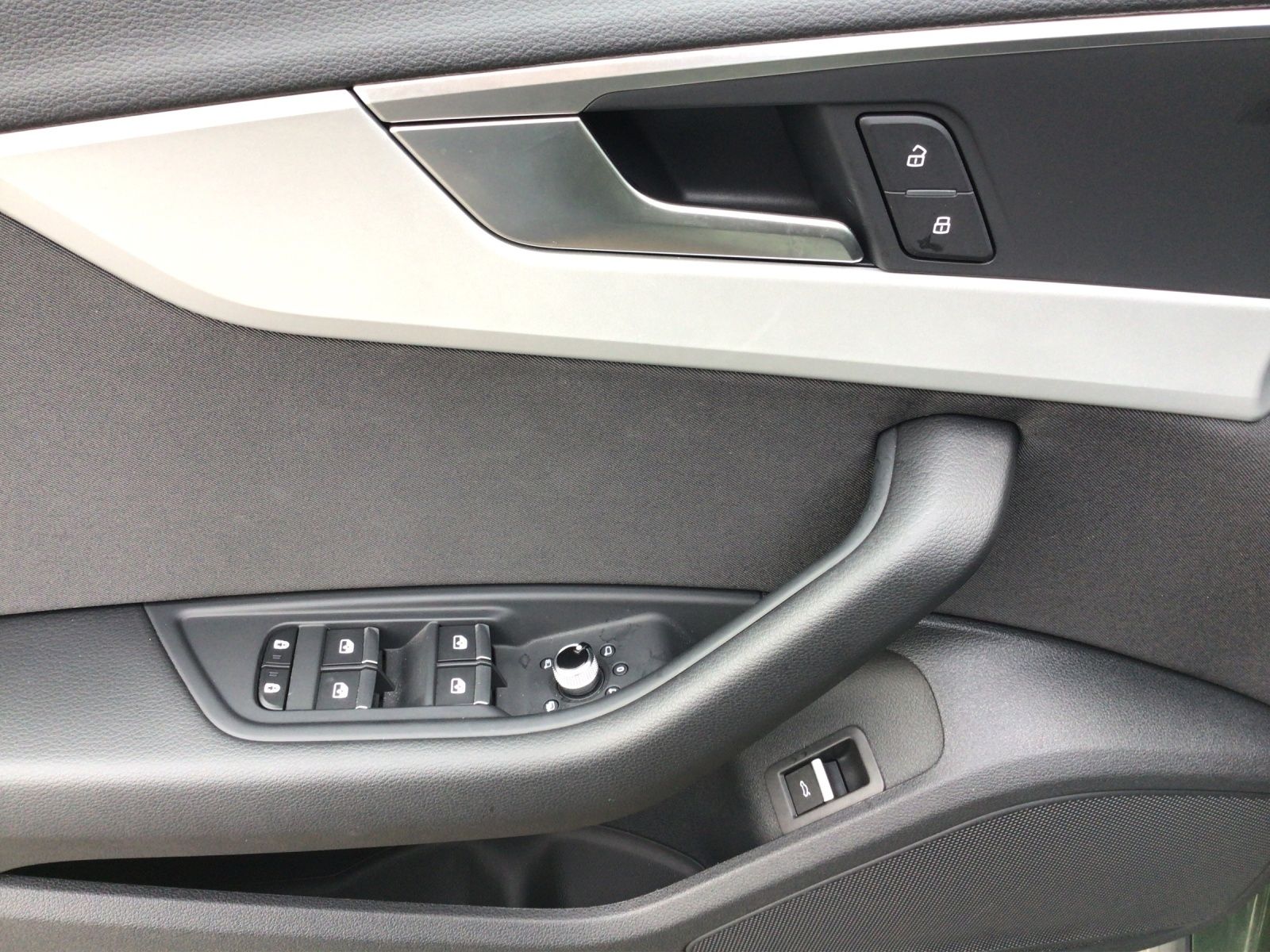 Audi A4 allroad 40 TDI quattro S-tronic AHK ** Busine