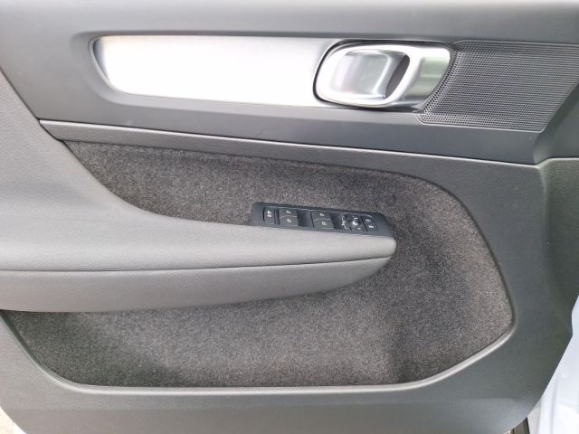 Volvo XC40 B3 Core Navi Kamera Klimaautomatik PDC Temp