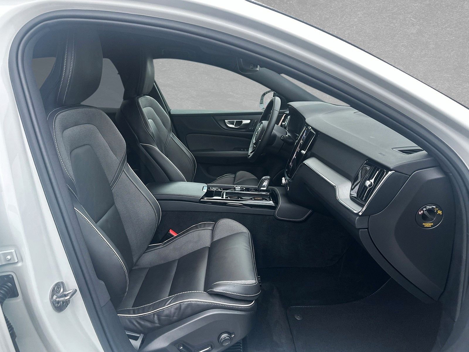 Volvo V60 T6 AWD Recharge R-Design AHK ACC LED