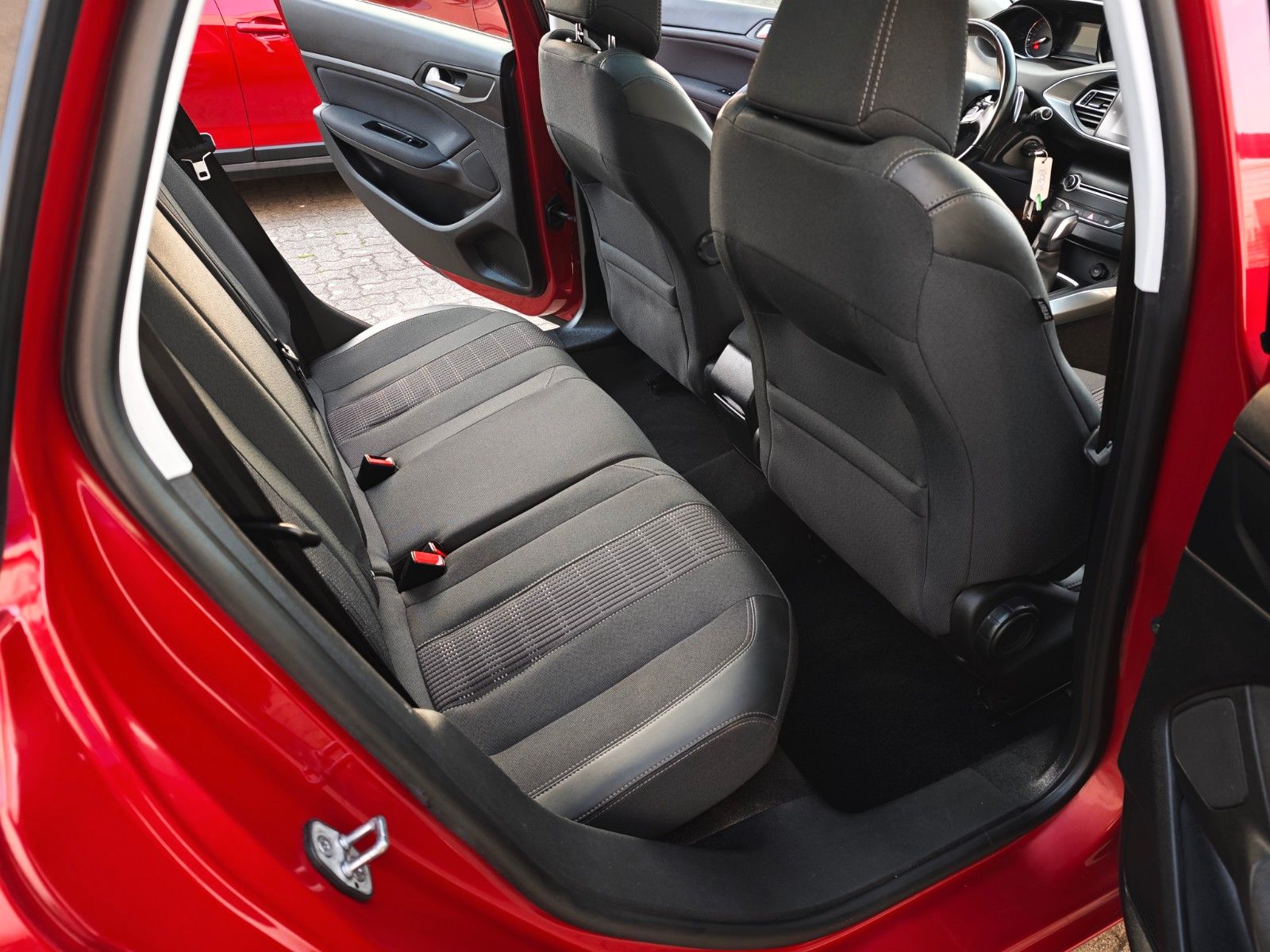Peugeot 308 BlueHDi 130 EAT6 Allure - Samsaru's Car Outlet