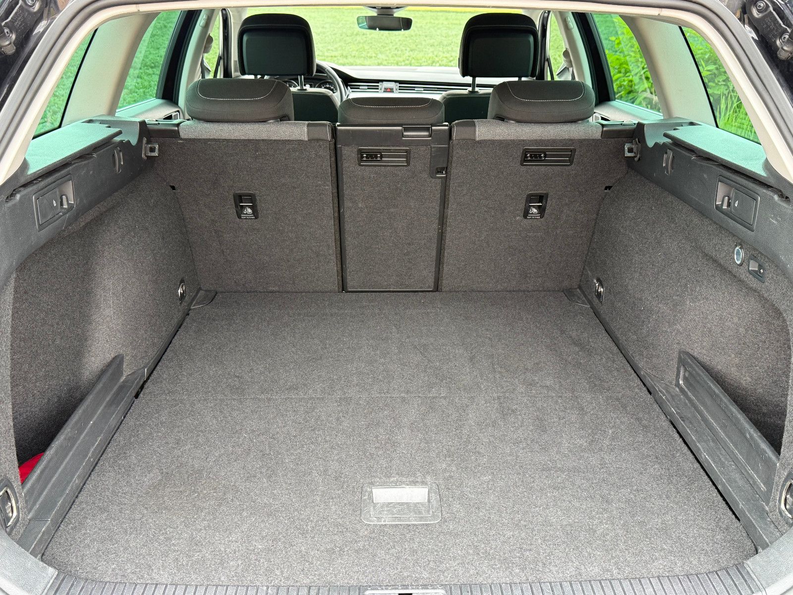 Volkswagen Passat Variant Business - Samsaru's Car Outlet