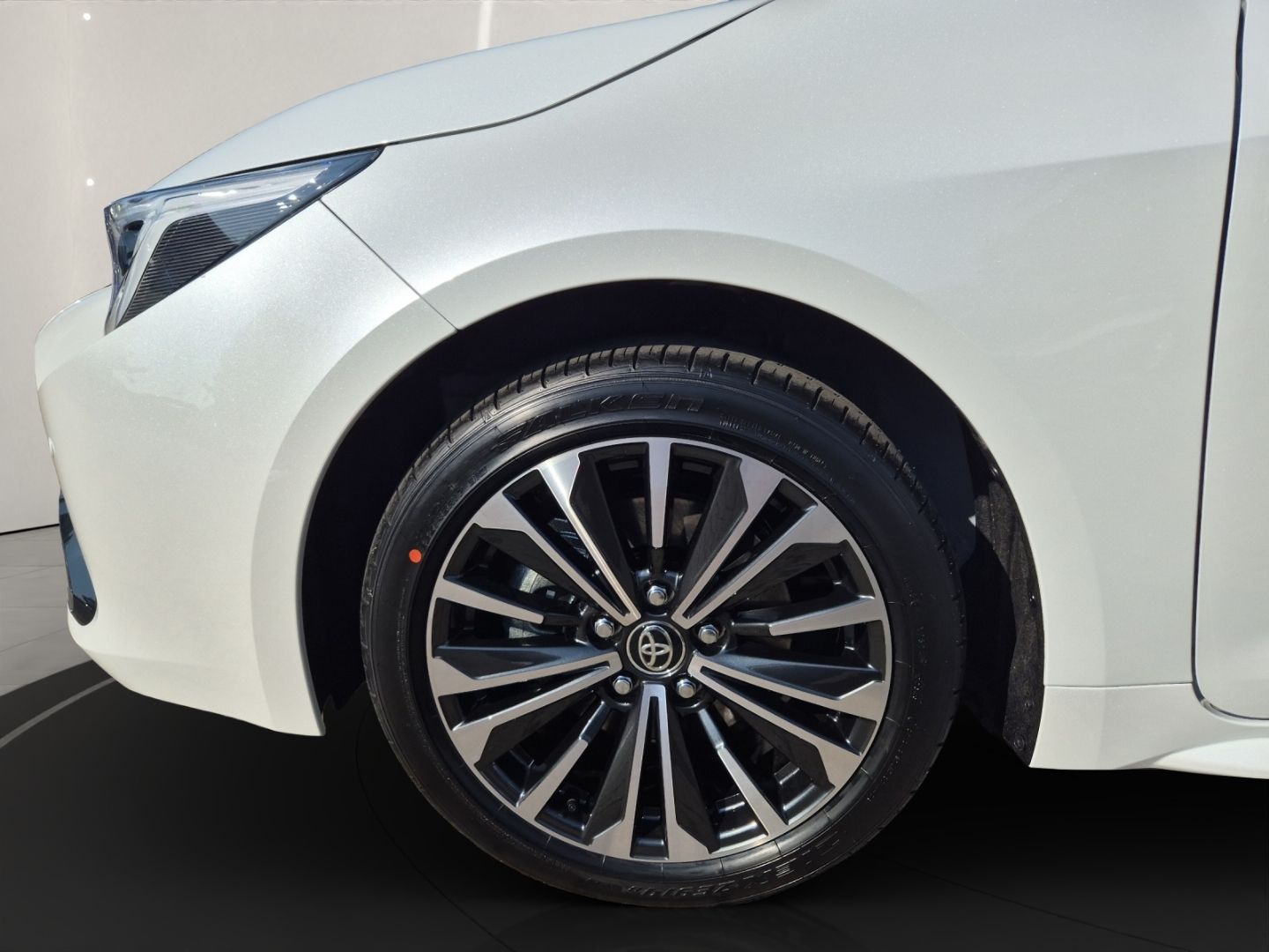 Toyota Corolla TS Black & White LED+NAVI+CARPLAY+RFK