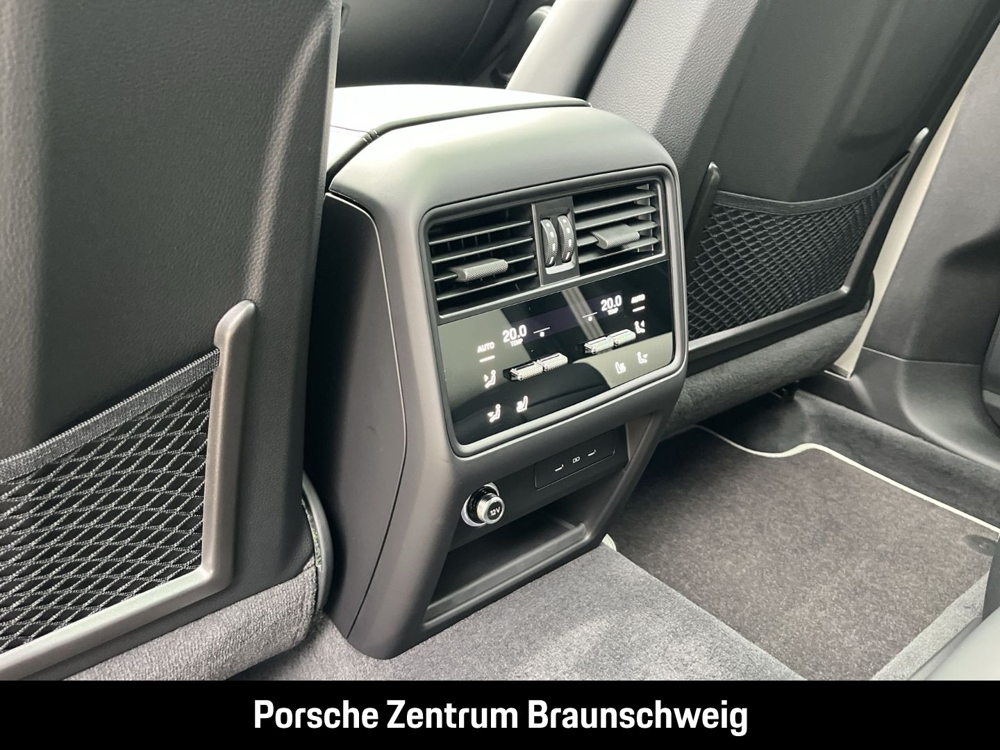 Porsche Cayenne GTS Coupe InnoDrive HA-Lenkung Head-Up