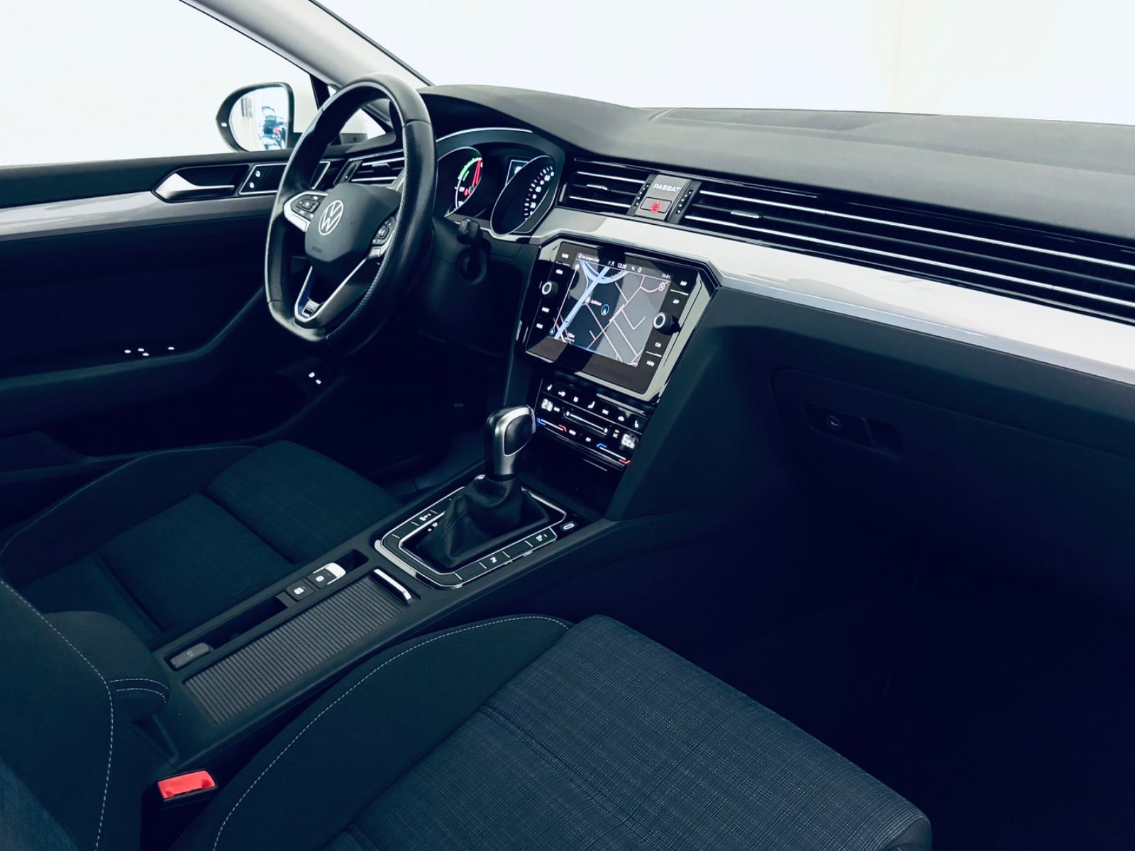 Volkswagen Passat Lim. GTE - Samsaru's Car Outlet