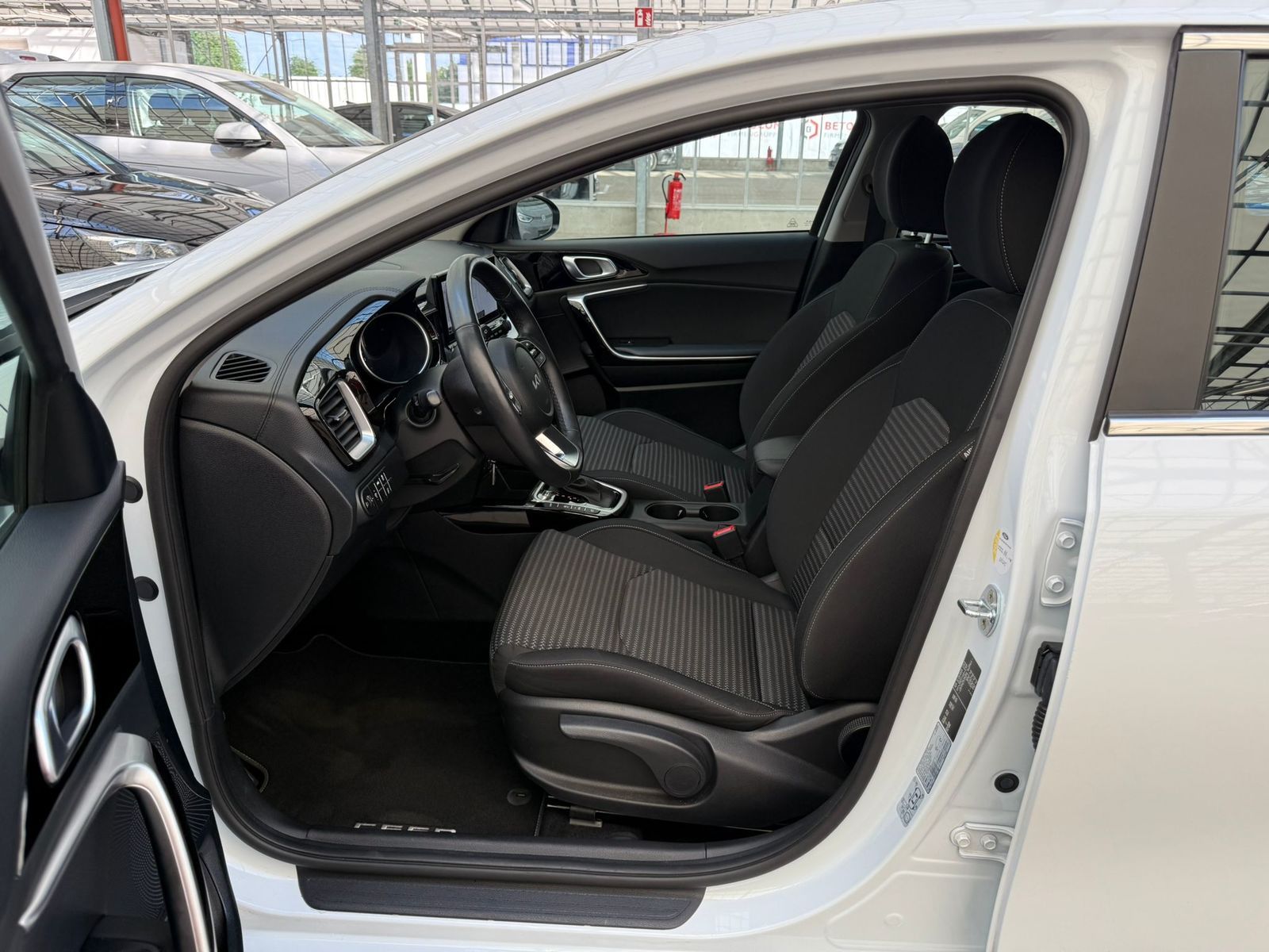 Kia Ceed 1.5 T-GDI Vision - Samsaru's Car Outlet