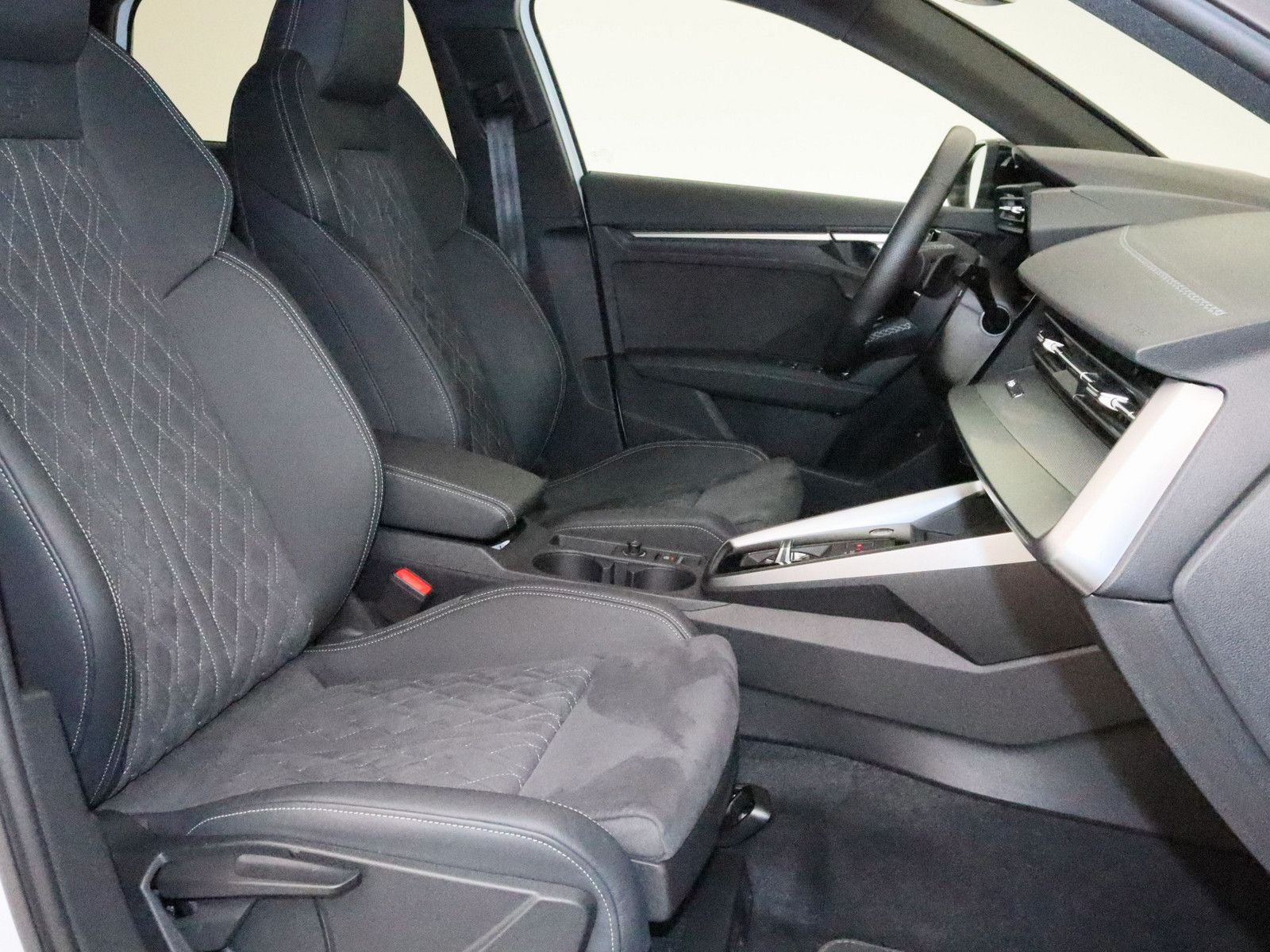 Audi A3 Sportback 45 TFSI e S line - Samsaru's Car Outlet