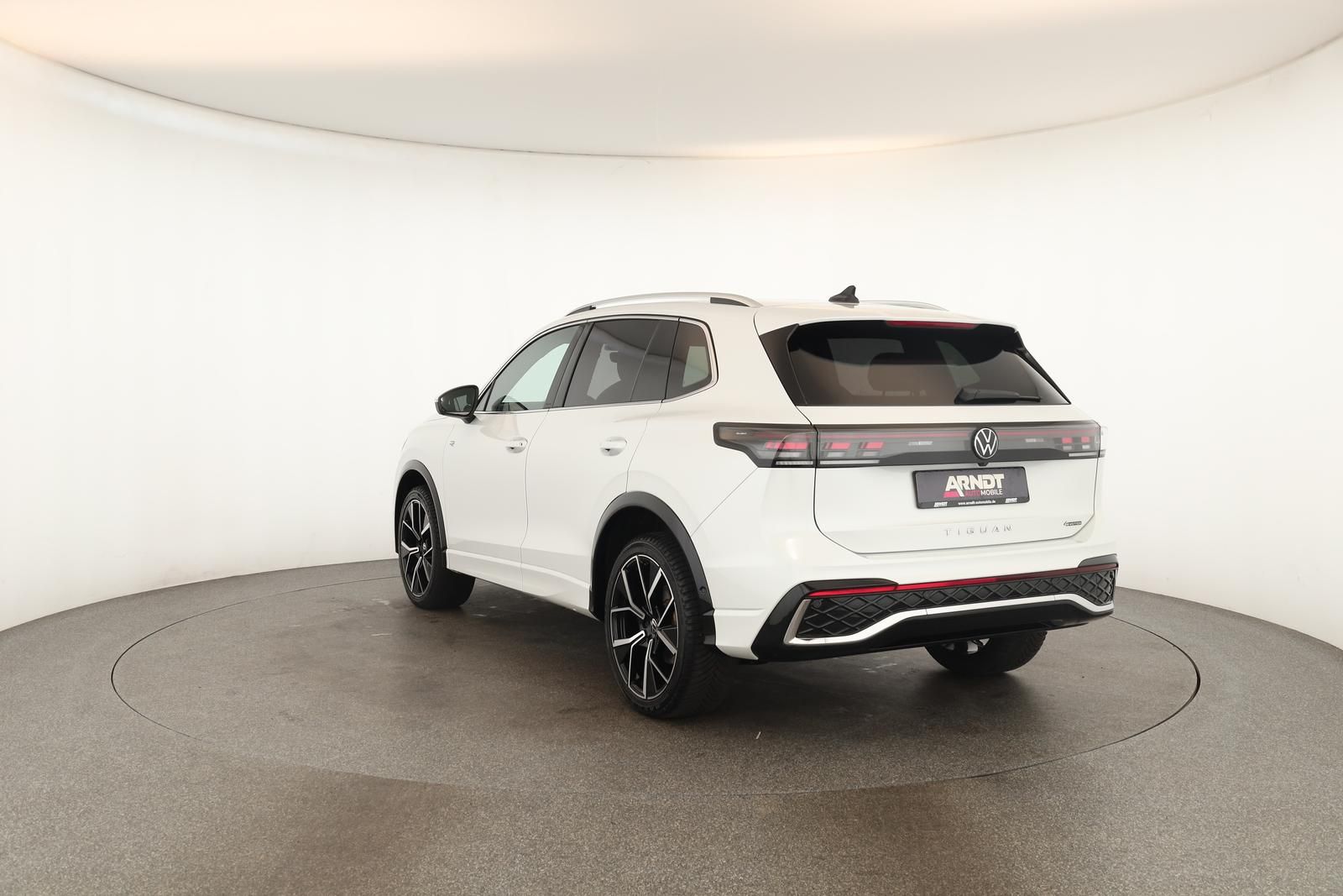 Volkswagen Tiguan 2.0 TDI 4M DSG R-Line Leder Pano Navi 360