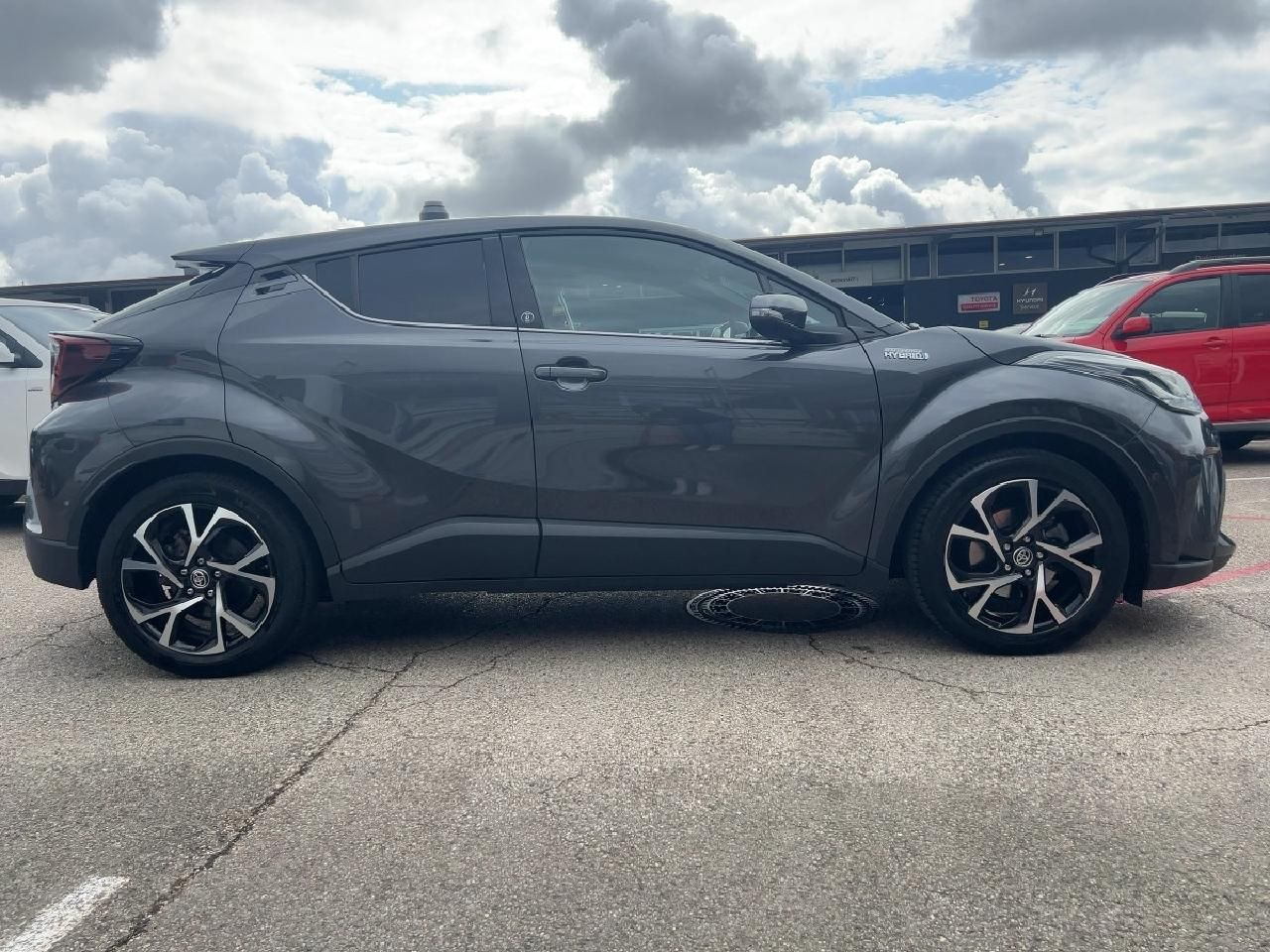 Toyota C-HR 2.0 Hybrid Team D - Samsaru's Car Outlet