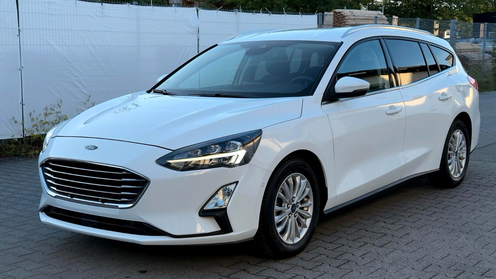 Ford Focus 2,0 - Samsaru's Car Outlet