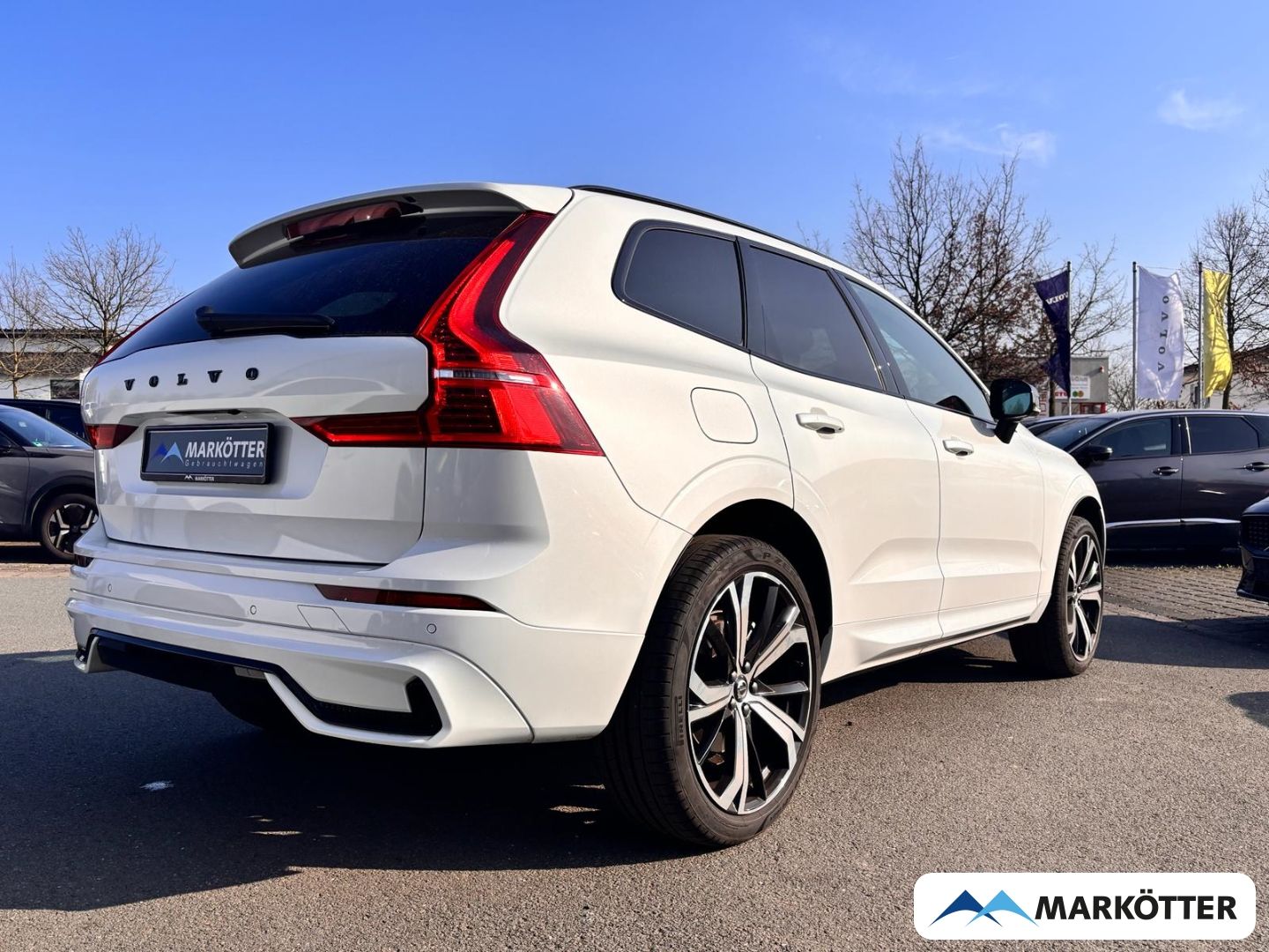 Volvo XC60 B4 Plus Dark 21''/ACC/BLIS/H&K/CAM/SHZ/FSH