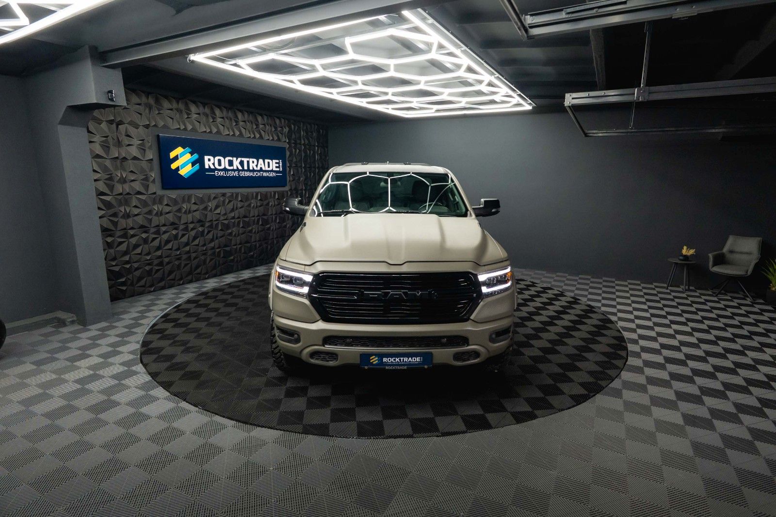 Dodge RAM 5.7 V8 HEMI 4x4 OFFROAD LONGBED RAPTOR Style