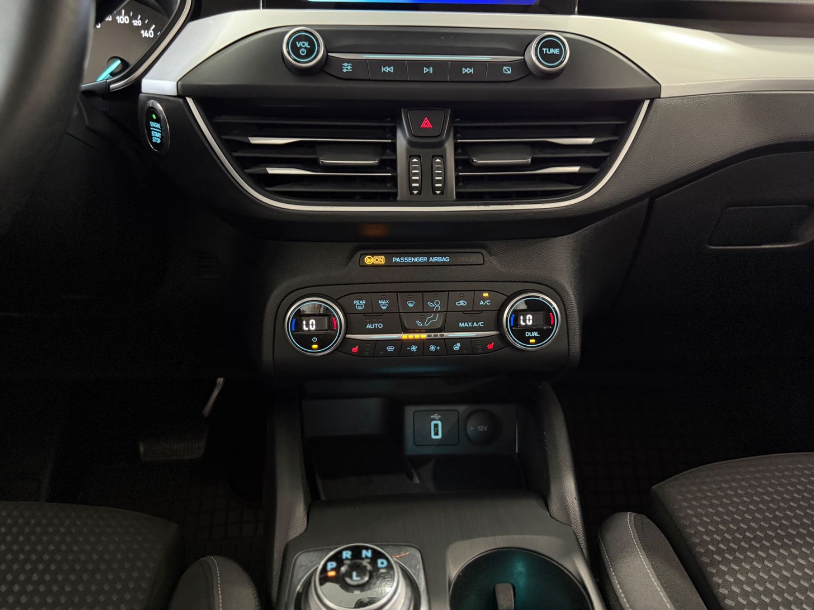 Ford Focus Turnier 2.0 C&C*AUTOMATIK*AHK*KAMERA*ACC*