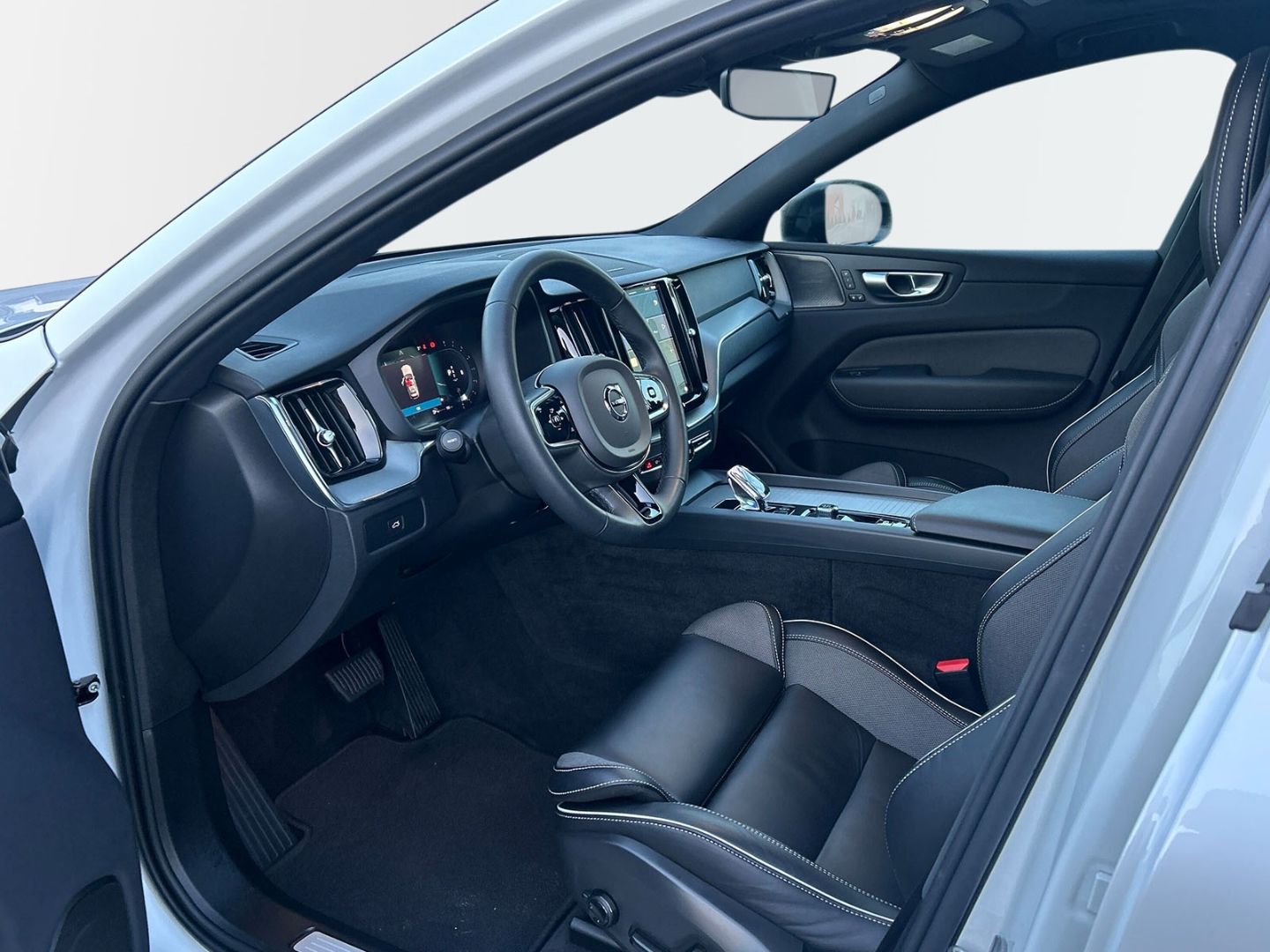 Volvo XC60 B4 Benzin Plus Dark 20'' AHK ACC Harman DAB