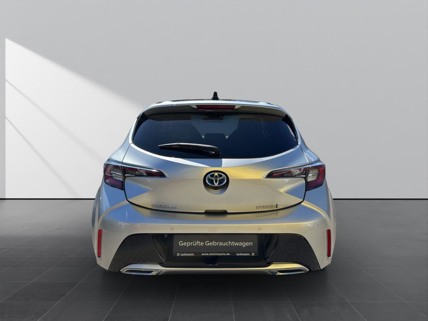 Toyota Corolla 2.0 Hybrid Lounge - Samsaru's Car Outlet