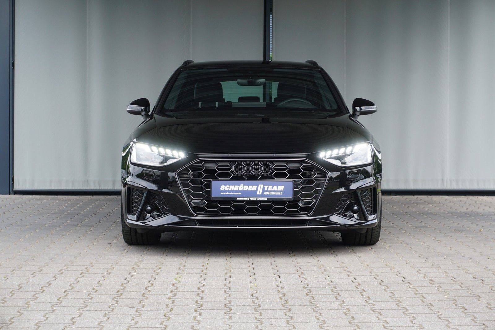 Audi A4 Avant 35 TDI S tronic S line - Samsaru's Car Outlet