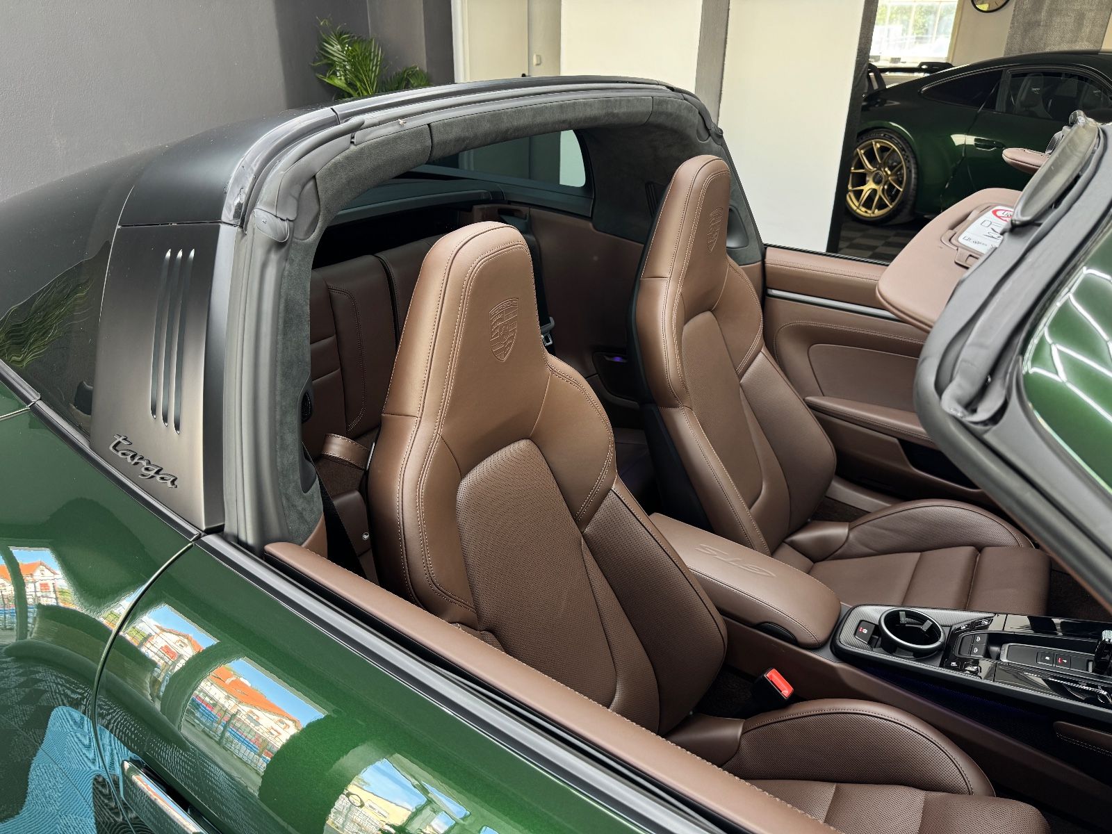 Porsche 992.2 Targa 4 GTS°BURMESTER°CARBON°GREEN/BROWN°