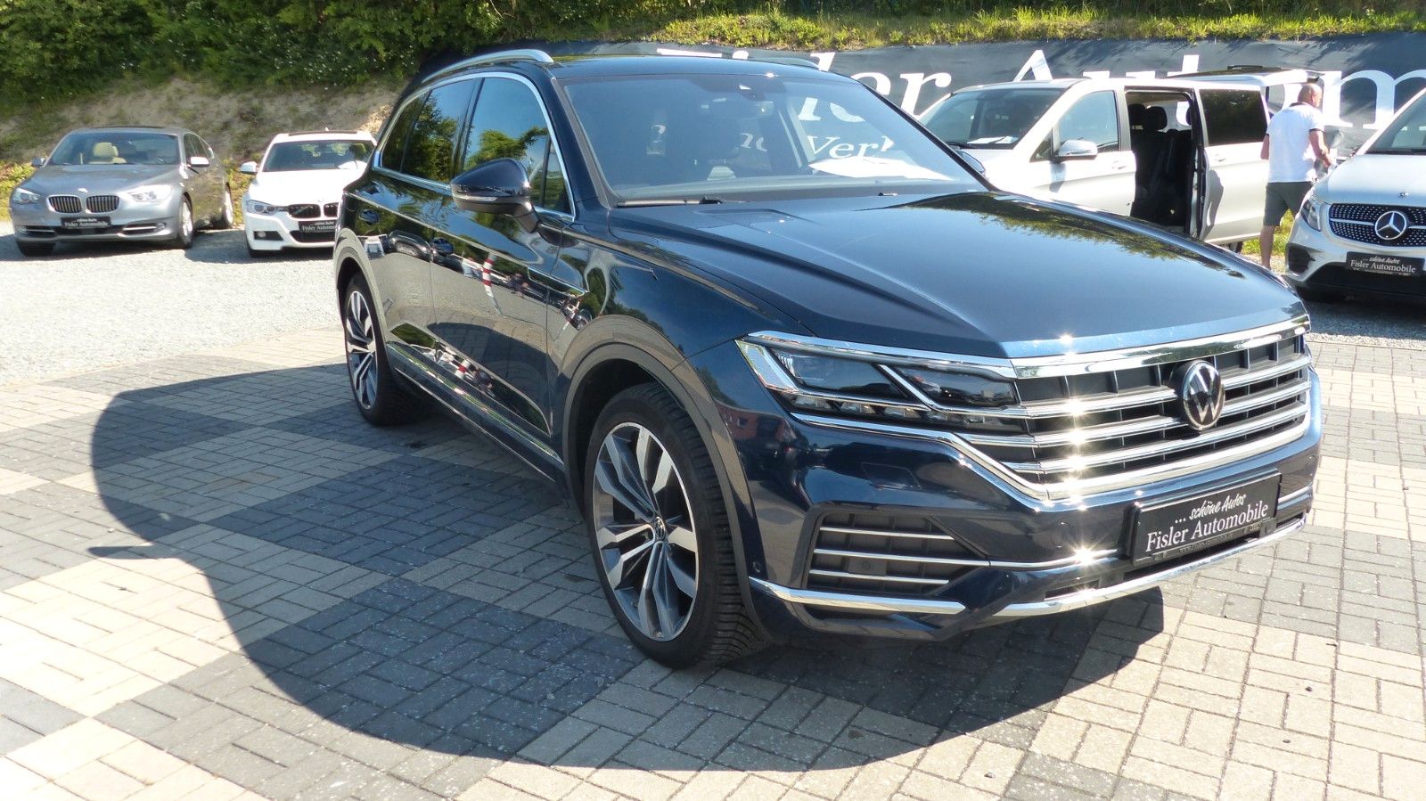 Volkswagen Touareg Elegance 4Motion - Samsaru's Car Outlet