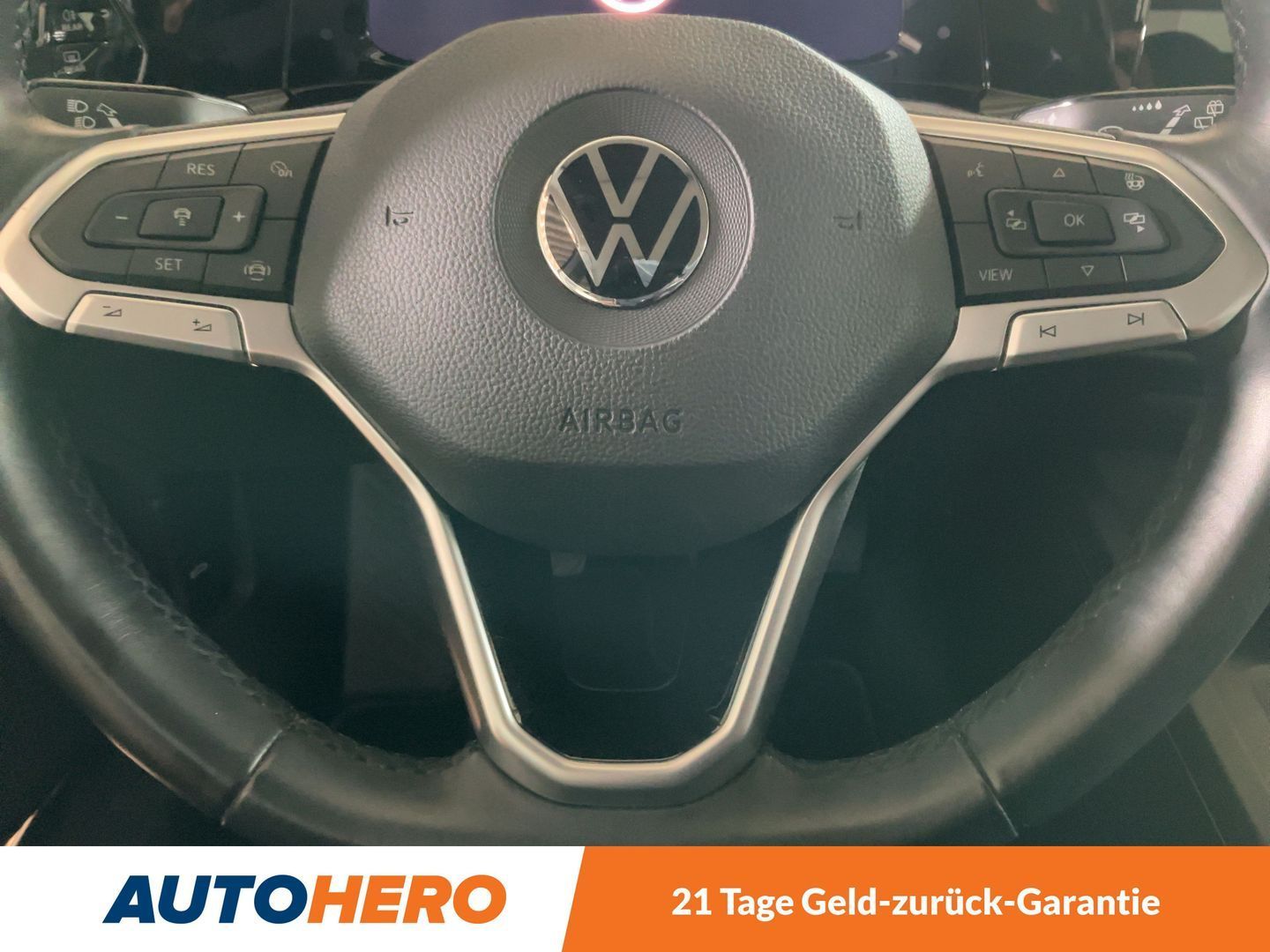 Volkswagen Golf VIII 1.5 TSI ACT Life - Samsaru's Car Outlet