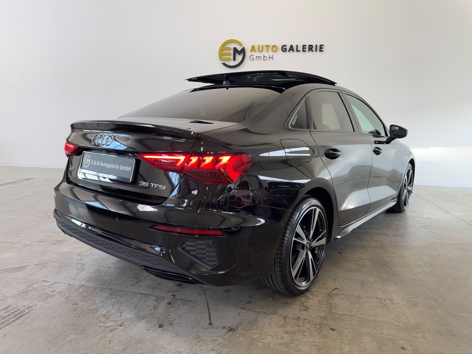 Audi A3 Limousine 35 TFSI S line Pano Kam ACC black