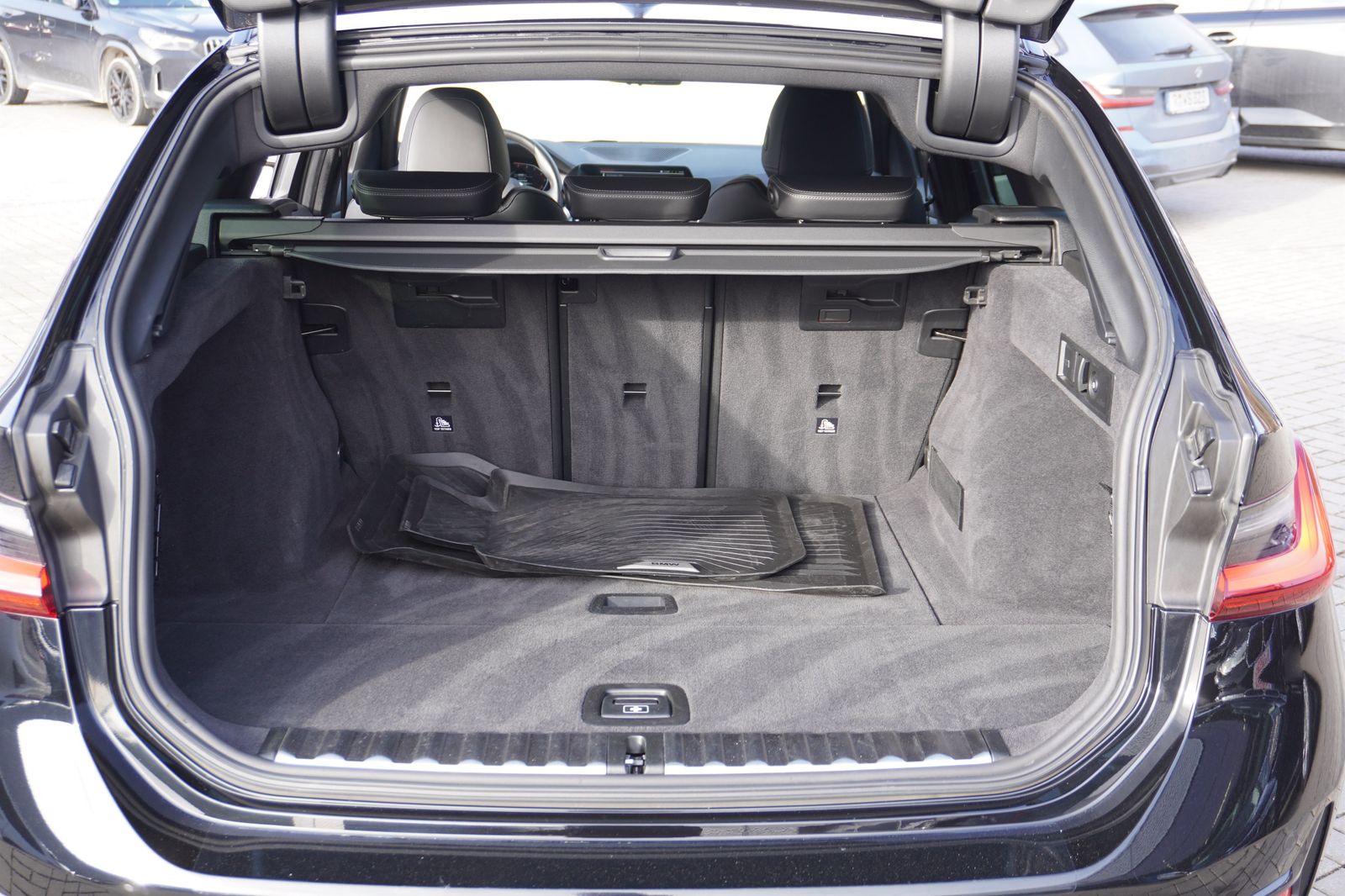 BMW 330i xDrive Touring Sport Line - Samsaru's Car Outlet