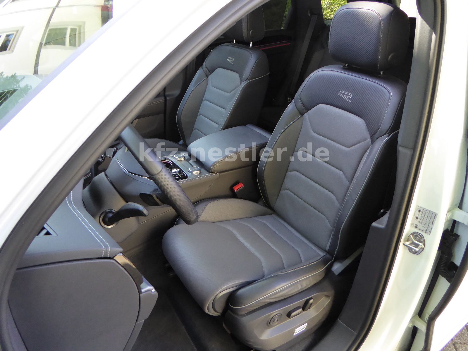 Volkswagen Touareg 3.0 TDI R-Line - Samsaru's Car Outlet