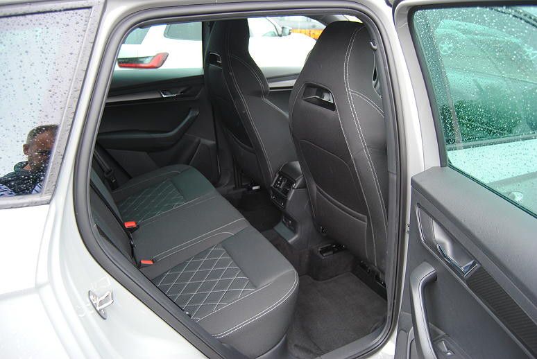 Skoda Karoq 2.0l TSI DSG 4x4 SPORTLINE.ACC.StHz.Columb