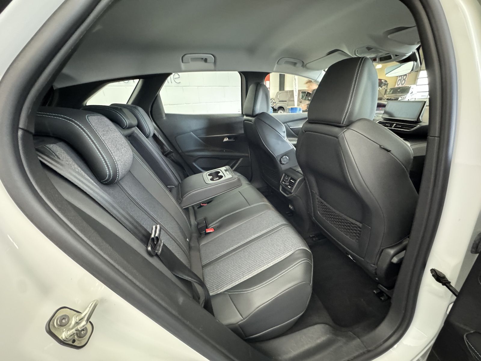 Peugeot 3008 1.6 225 Allure 1.Hand Plug-In Hybrid AHK