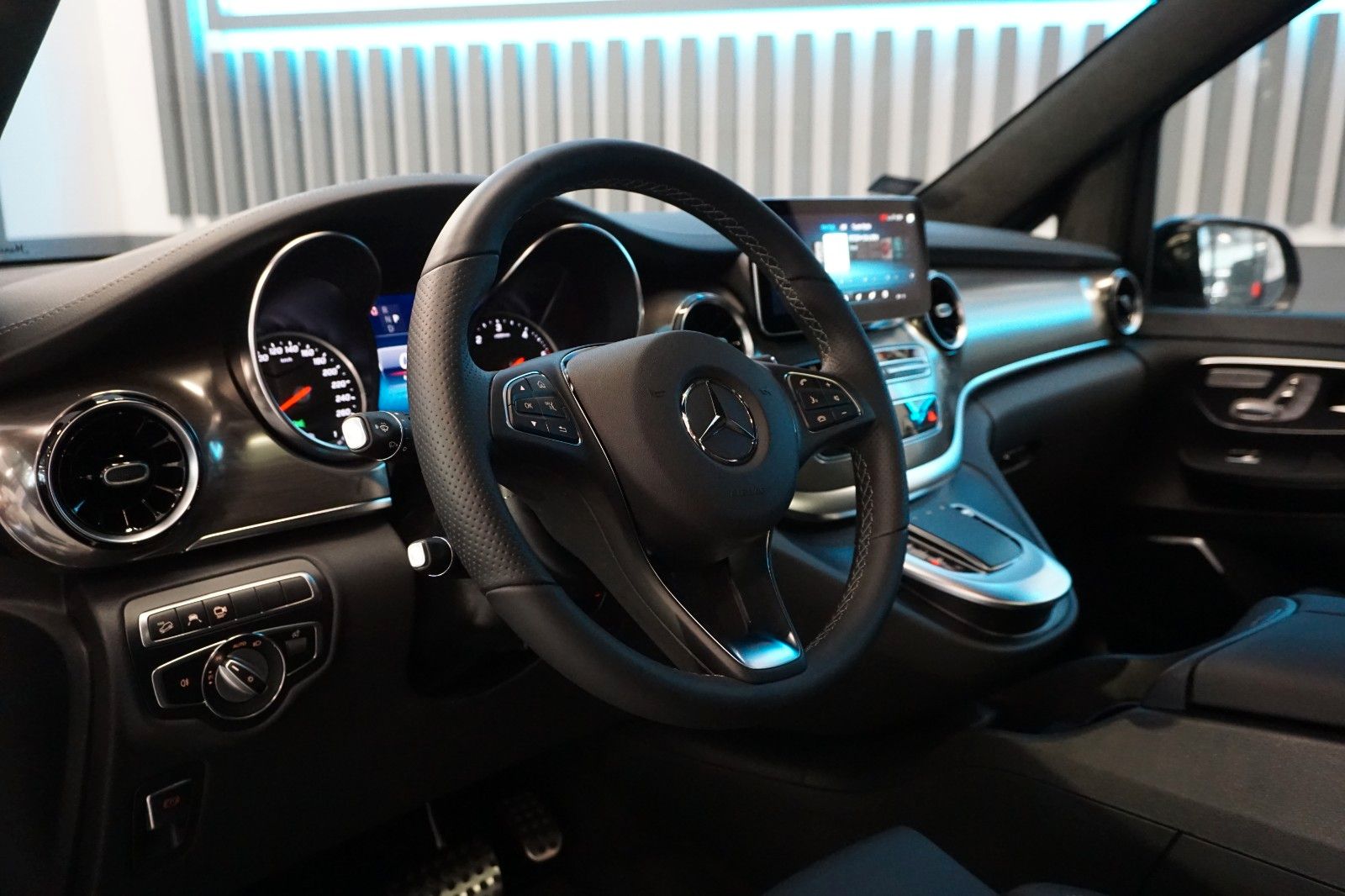 Mercedes-Benz V 300 4MATIC AVANTGARDE - Samsaru's Car Outlet
