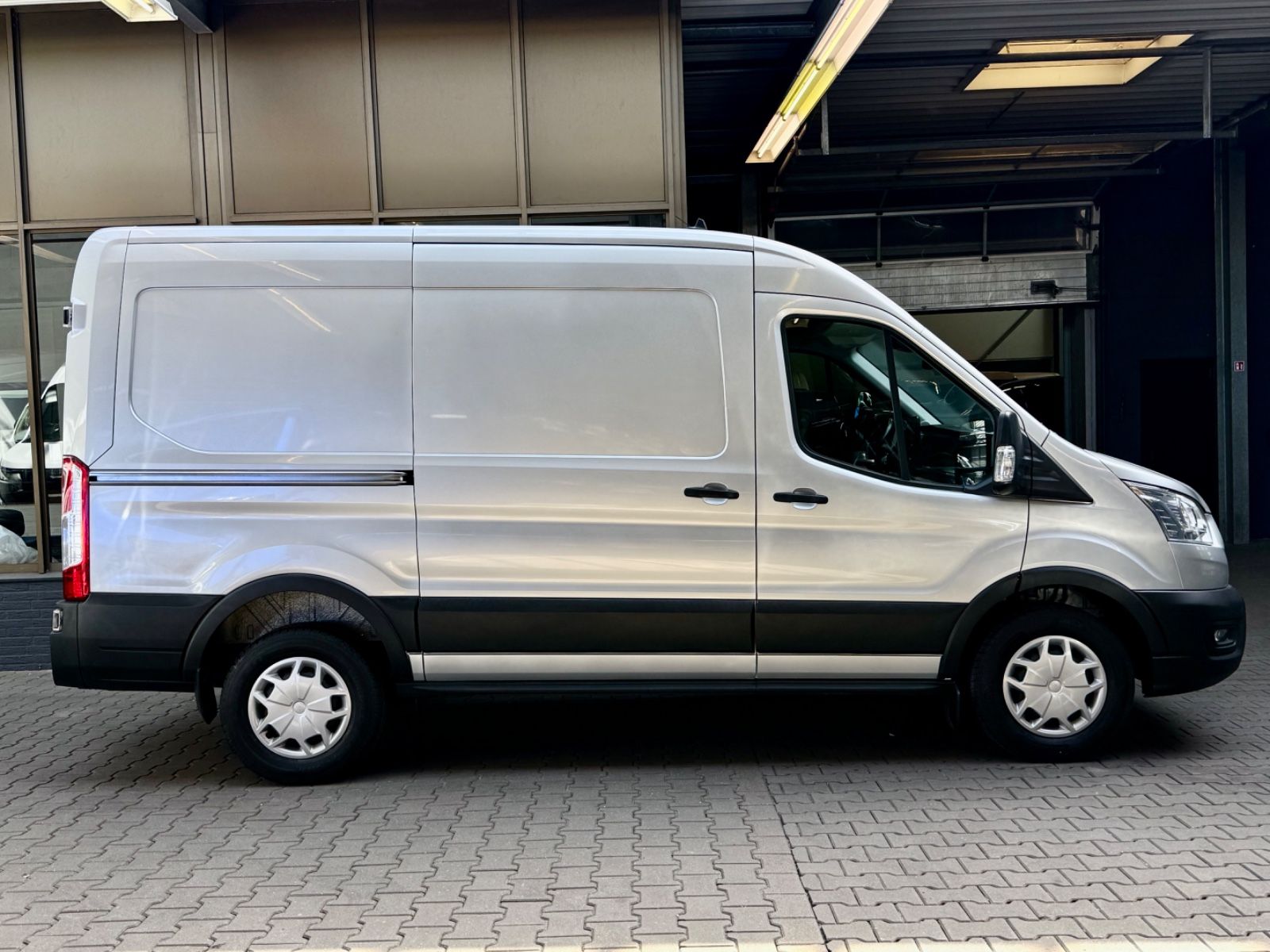 Ford Transit 2.0 D L2H2 AUTOMATIK AHK STANDHEIZG NAVI