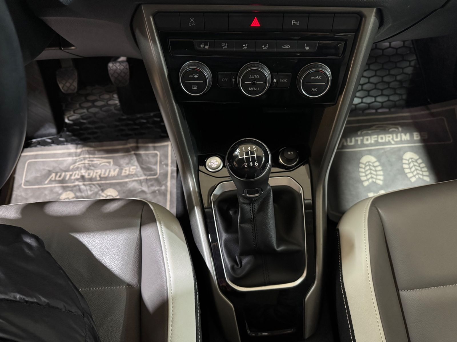 Volkswagen T-Roc Style 1.5 TSI - Samsaru's Car Outlet