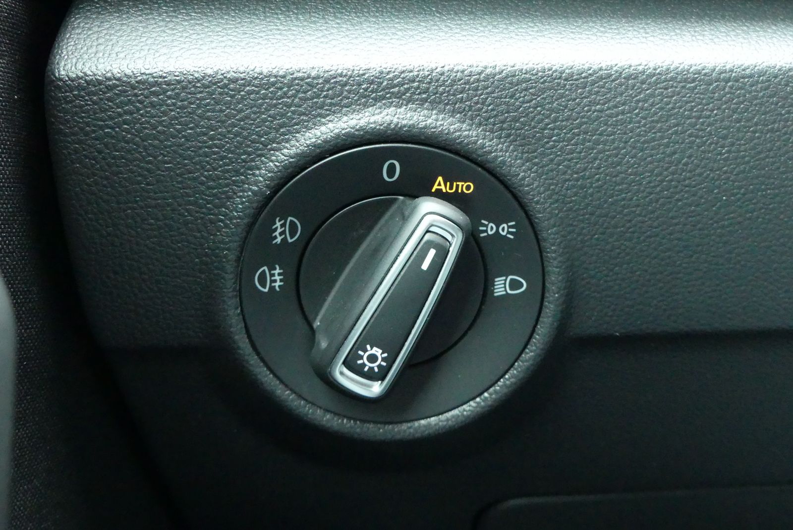 Volkswagen T-Roc United 1.5TSI - Samsaru's Car Outlet