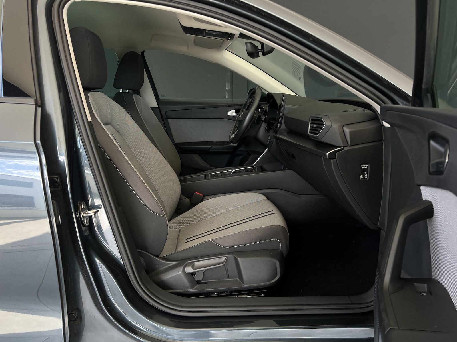 Seat Leon 2.0 TDI Style - Samsaru's Car Outlet