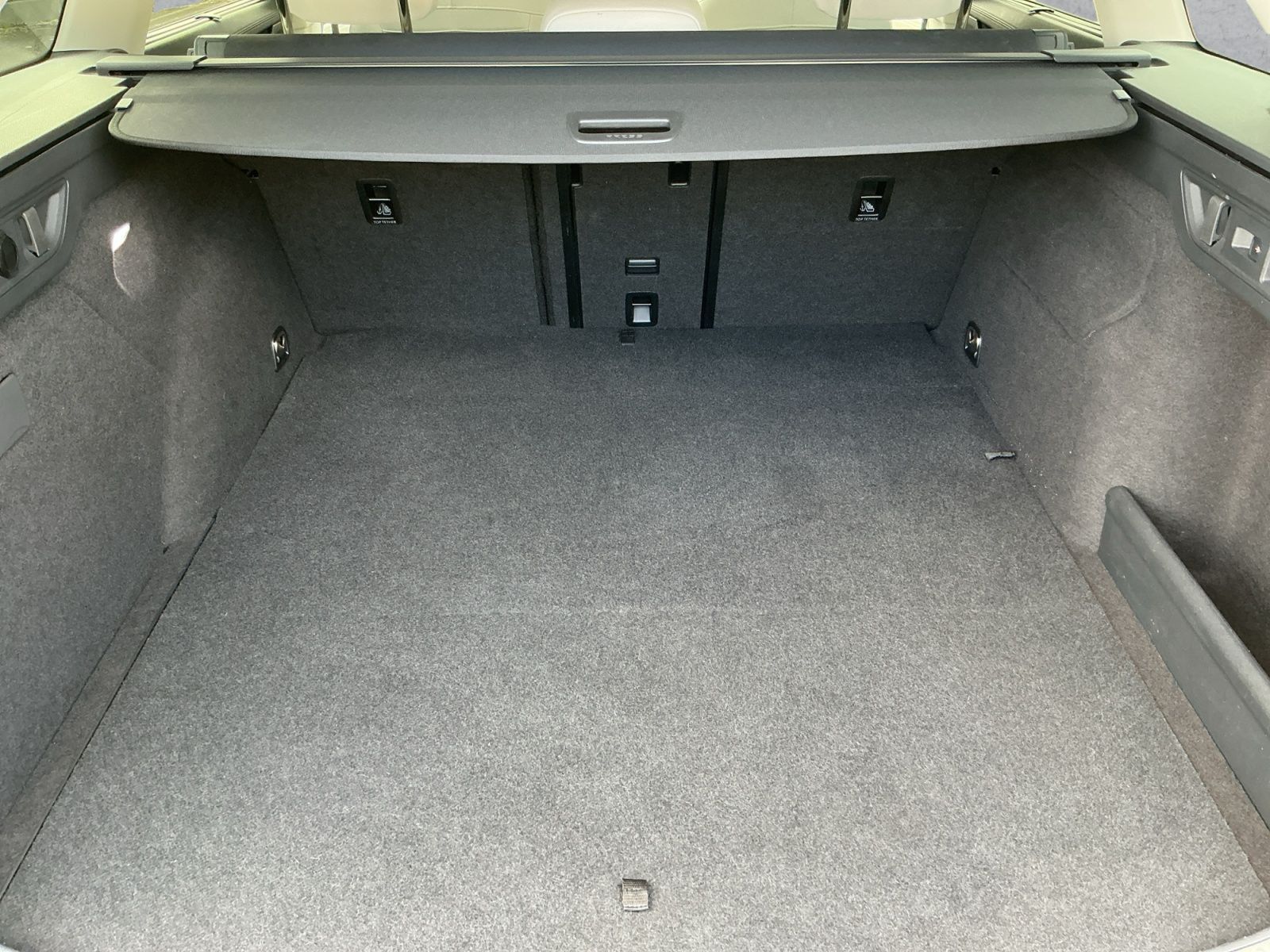 Volkswagen Passat Variant 1.5 eHYBRID ELEGANCE 5JG+NAVI+AHK