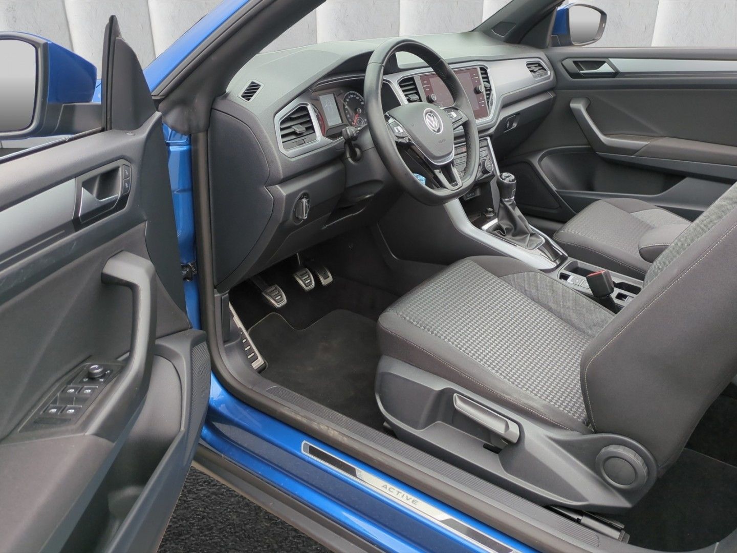 Volkswagen T-Roc ACTIVE 1.0TSI - Samsaru's Car Outlet