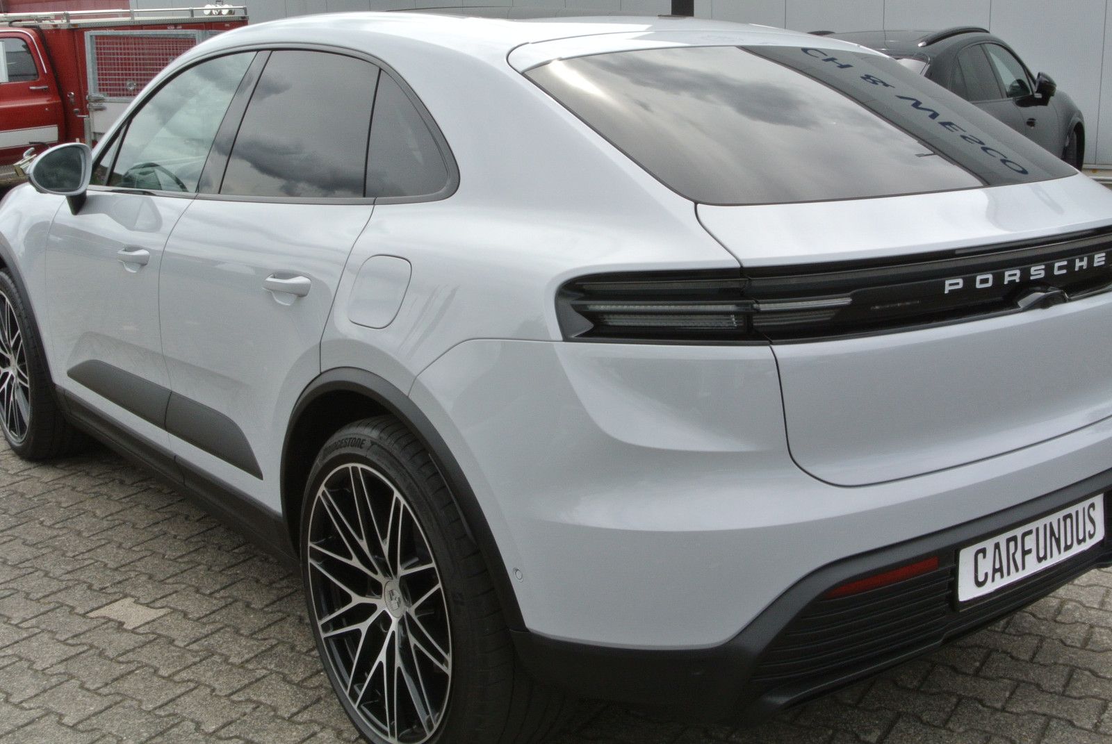 Porsche Macan E - Samsaru's Car Outlet