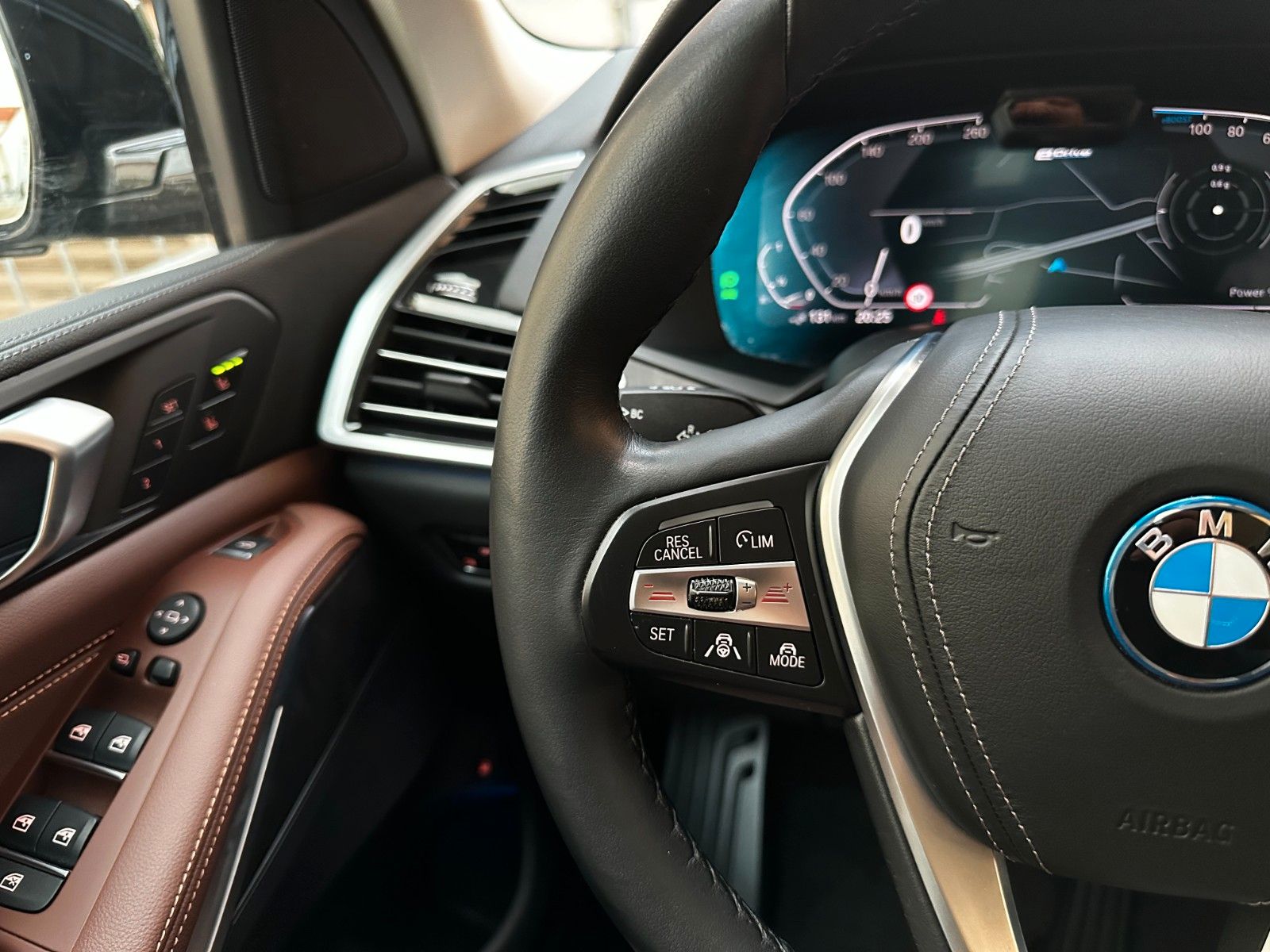 BMW X5 xDr45e PANO*Laser*Sitzkl*Massage*AHK*DA-Prof