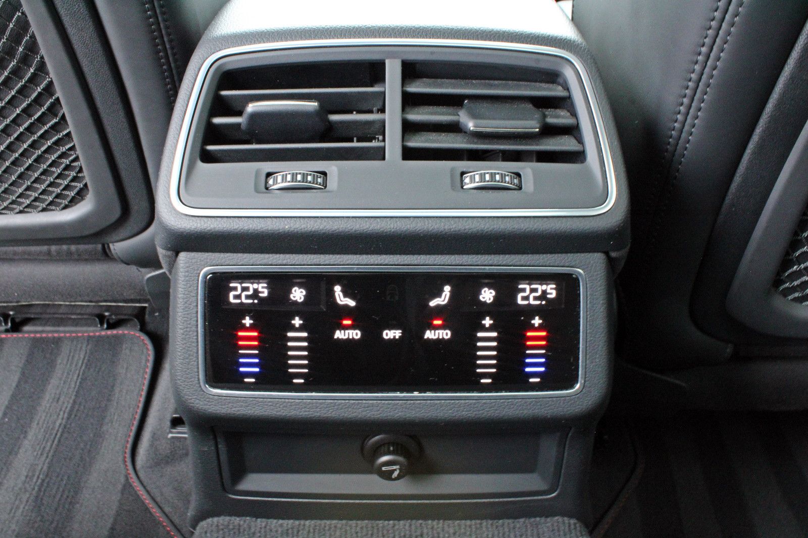 Audi RS6 Avant BLACK AHK PANO LASER HUD 280km/h LUFT