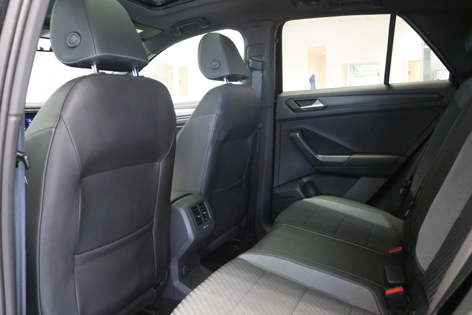 Volkswagen T-Roc Sport 4M R-Line - Samsaru's Car Outlet