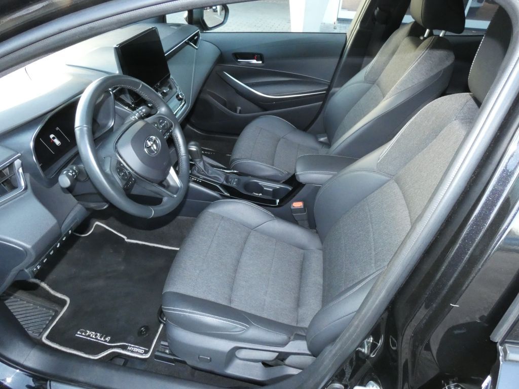 Toyota Corolla 1,8Hybrid Team D*Navi+LED+SHZ+PDZ+Allwet