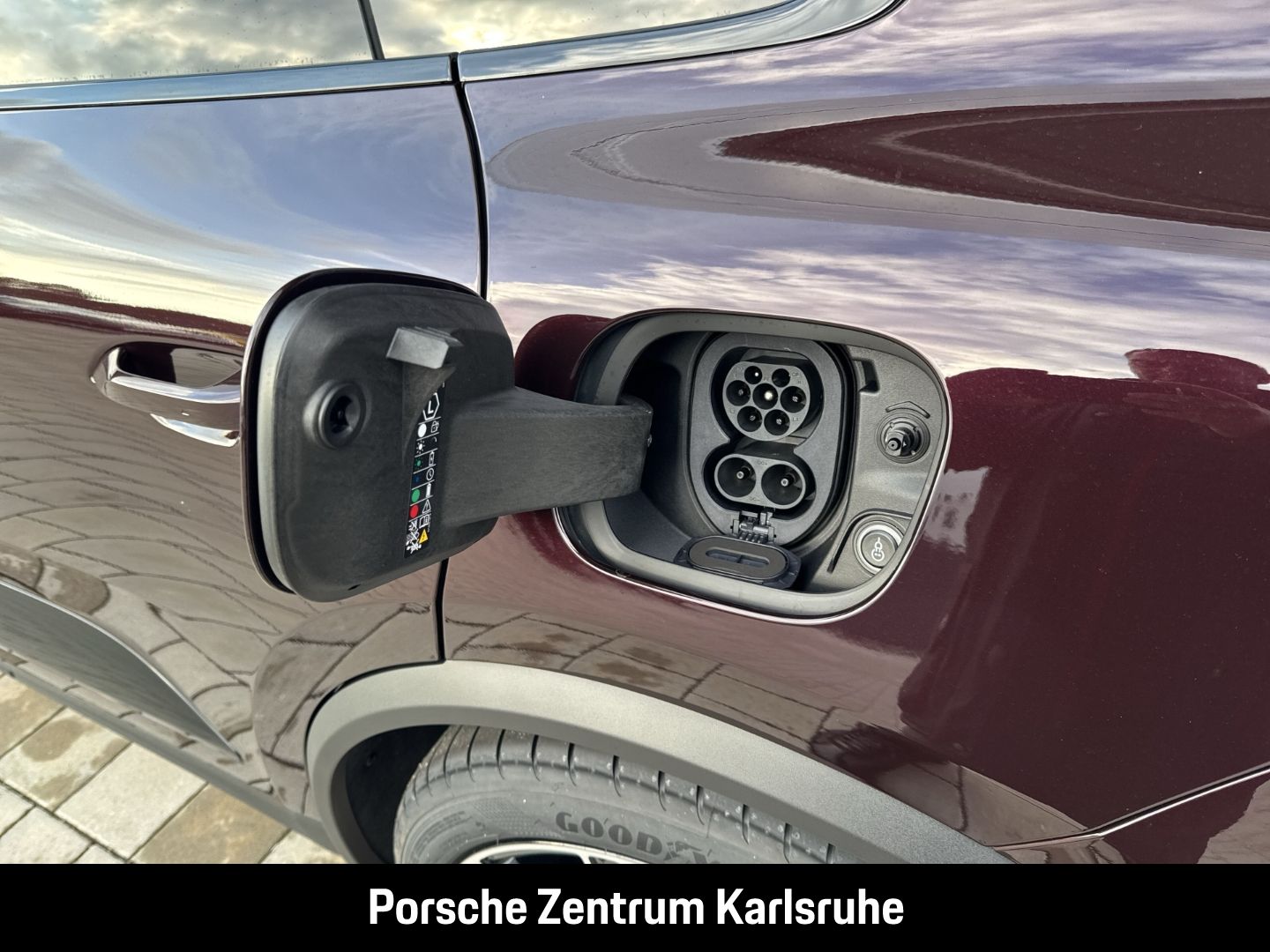 Porsche Macan 4S LED-Matrix Panoramadach Luftfederung