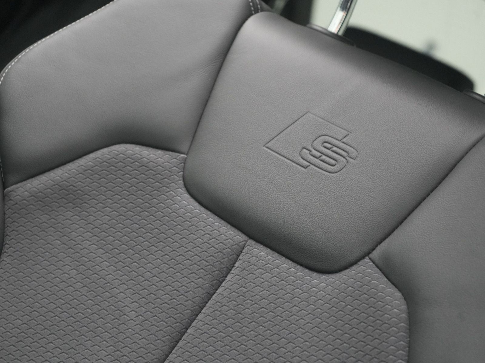 Audi Q5 50 e quattro S line - Samsaru's Car Outlet