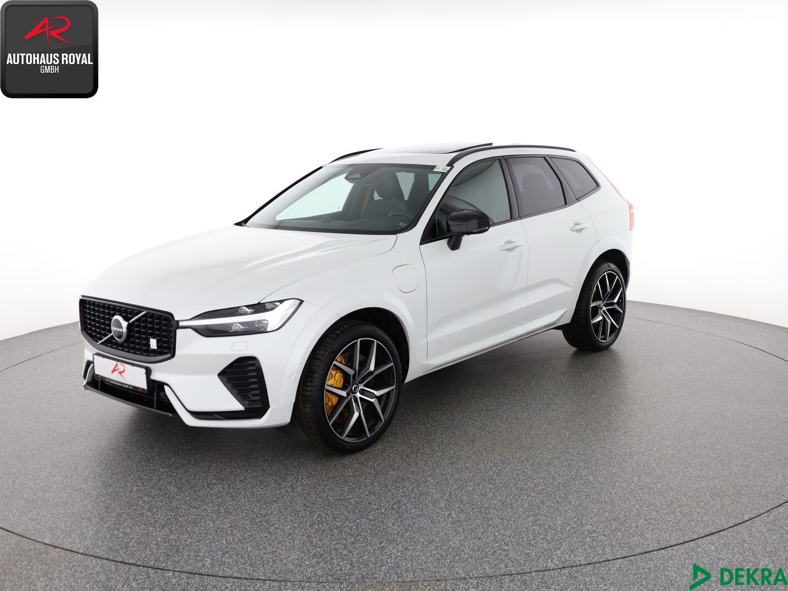 Volvo XC 60 T8 AWD STANDHEIZ,360GRAD,BOWERS+W,KEYLESS