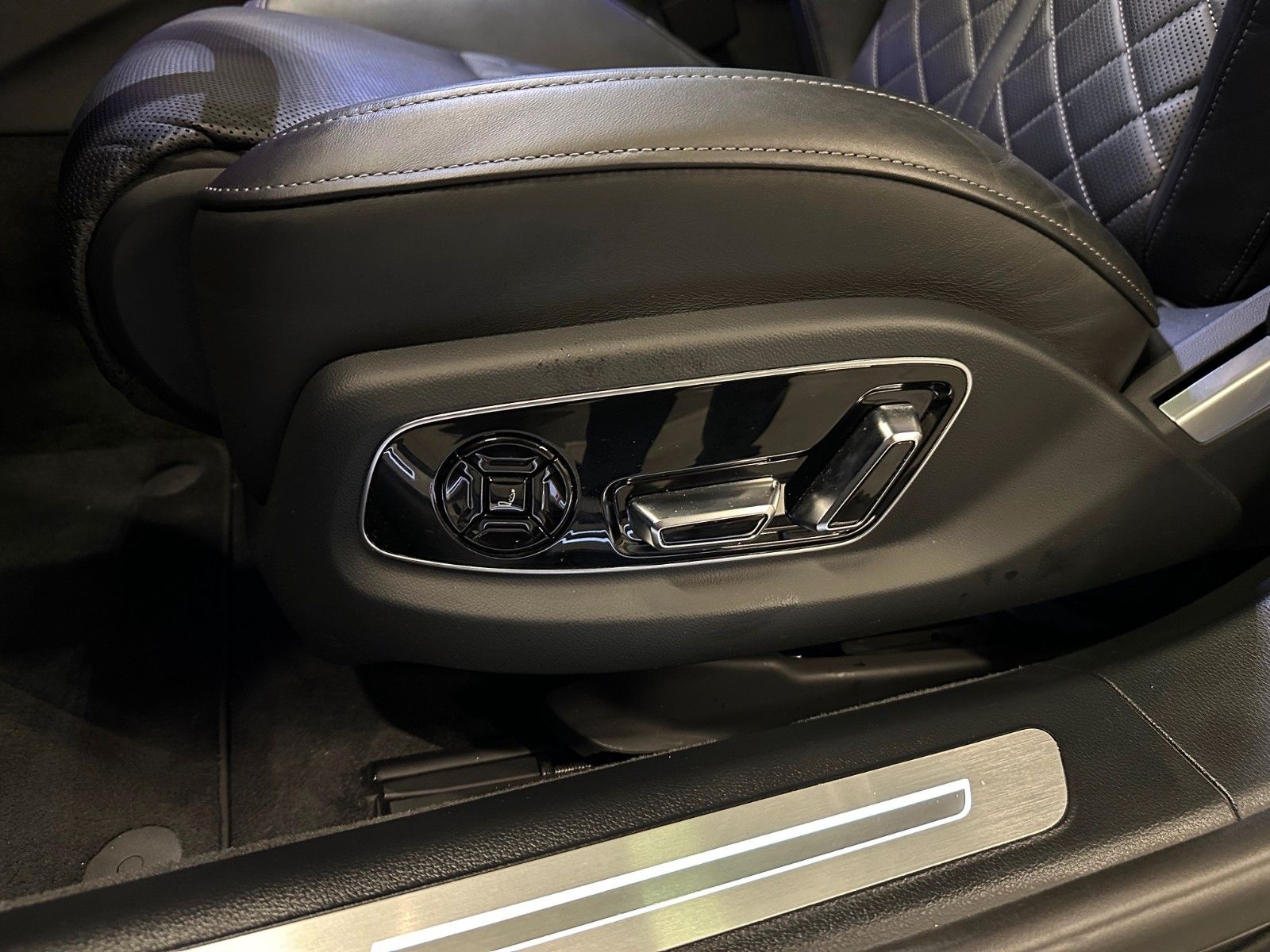 Audi A8 50 TDI quattro S-Line - Samsaru's Car Outlet