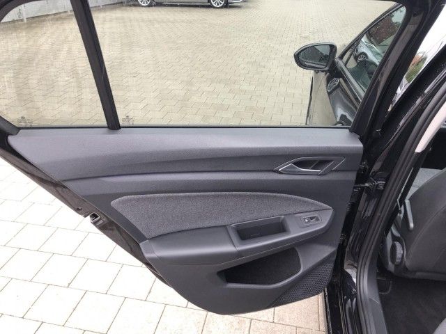 Volkswagen Golf VIII 1.5 TSI Move - Samsaru's Car Outlet