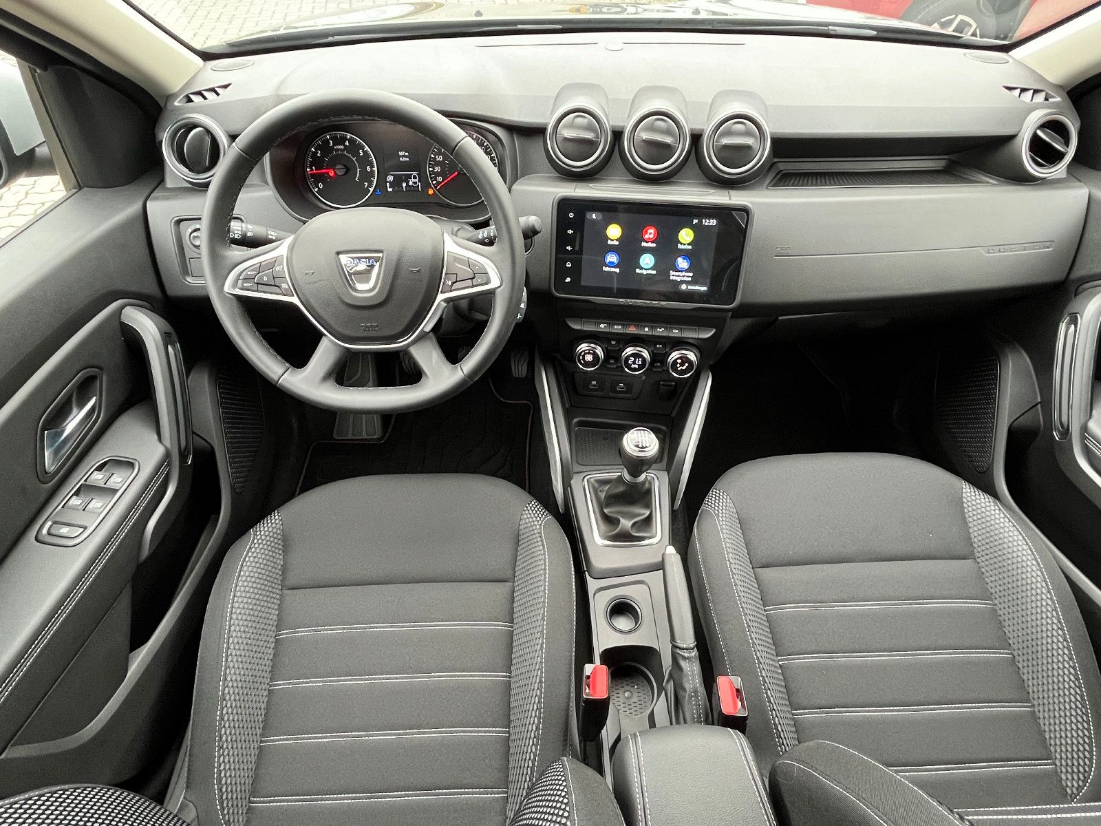 Dacia Duster TCe100 Prestige - Samsaru's Car Outlet
