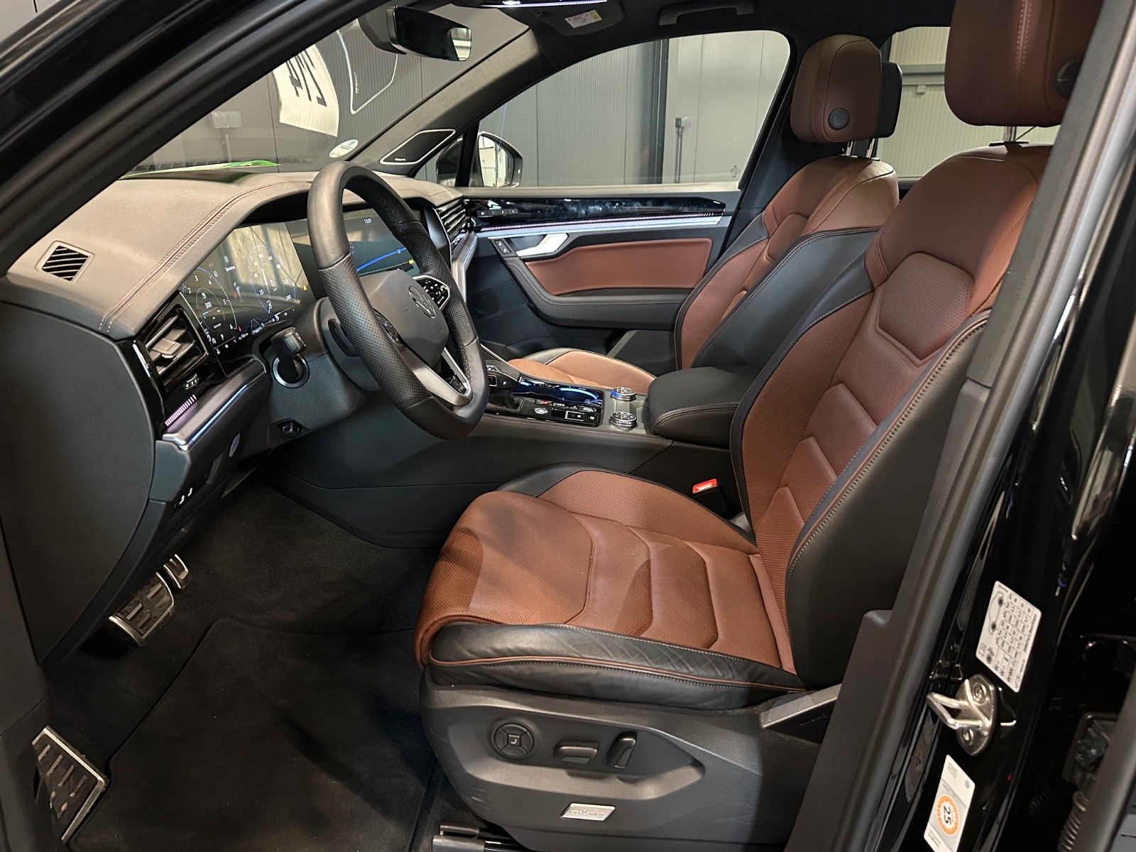 Volkswagen Touareg R-Line 4M - Samsaru's Car Outlet