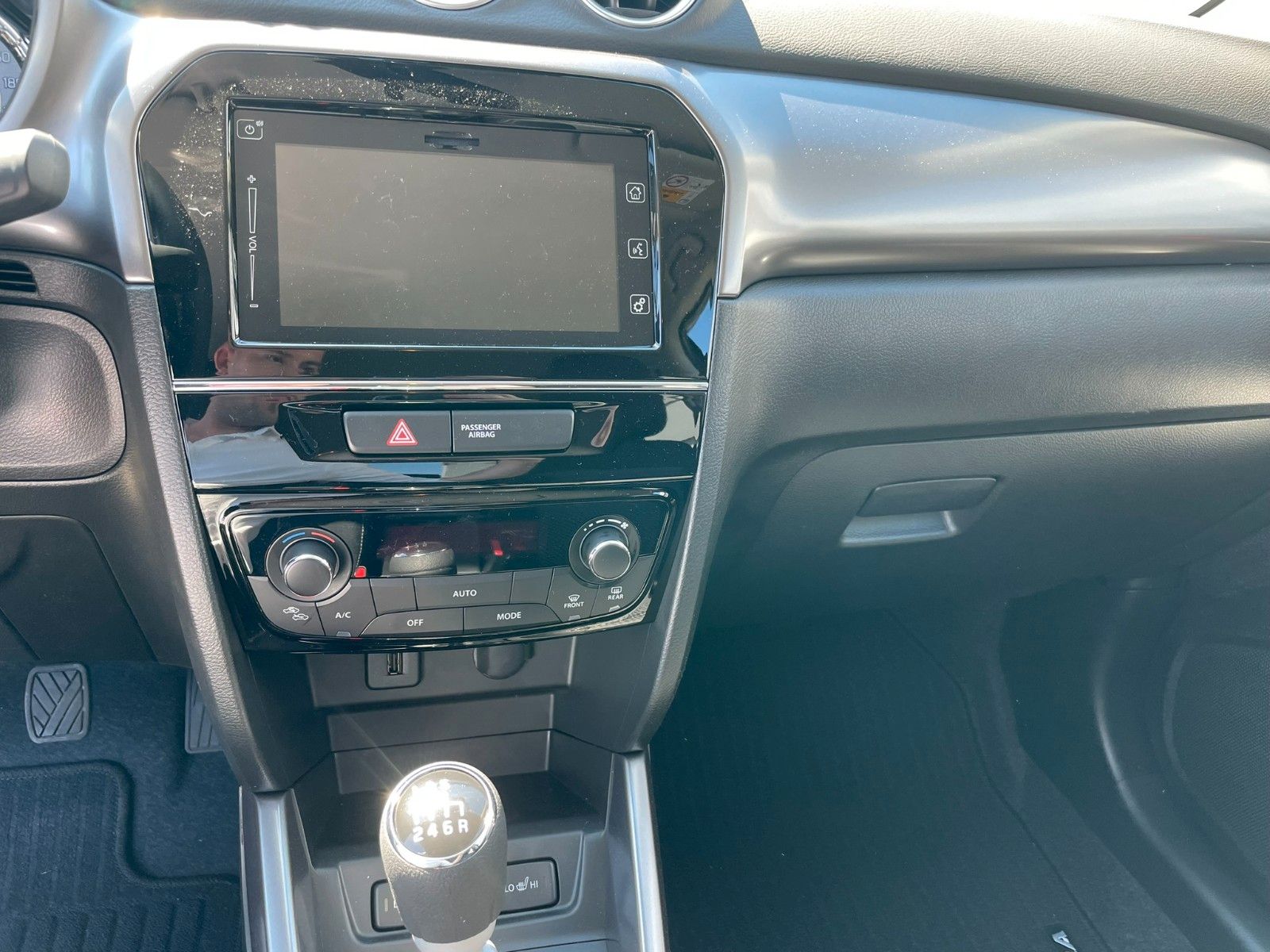 Suzuki Vitara Hybrid Shinkai 4x2 - Samsaru's Car Outlet