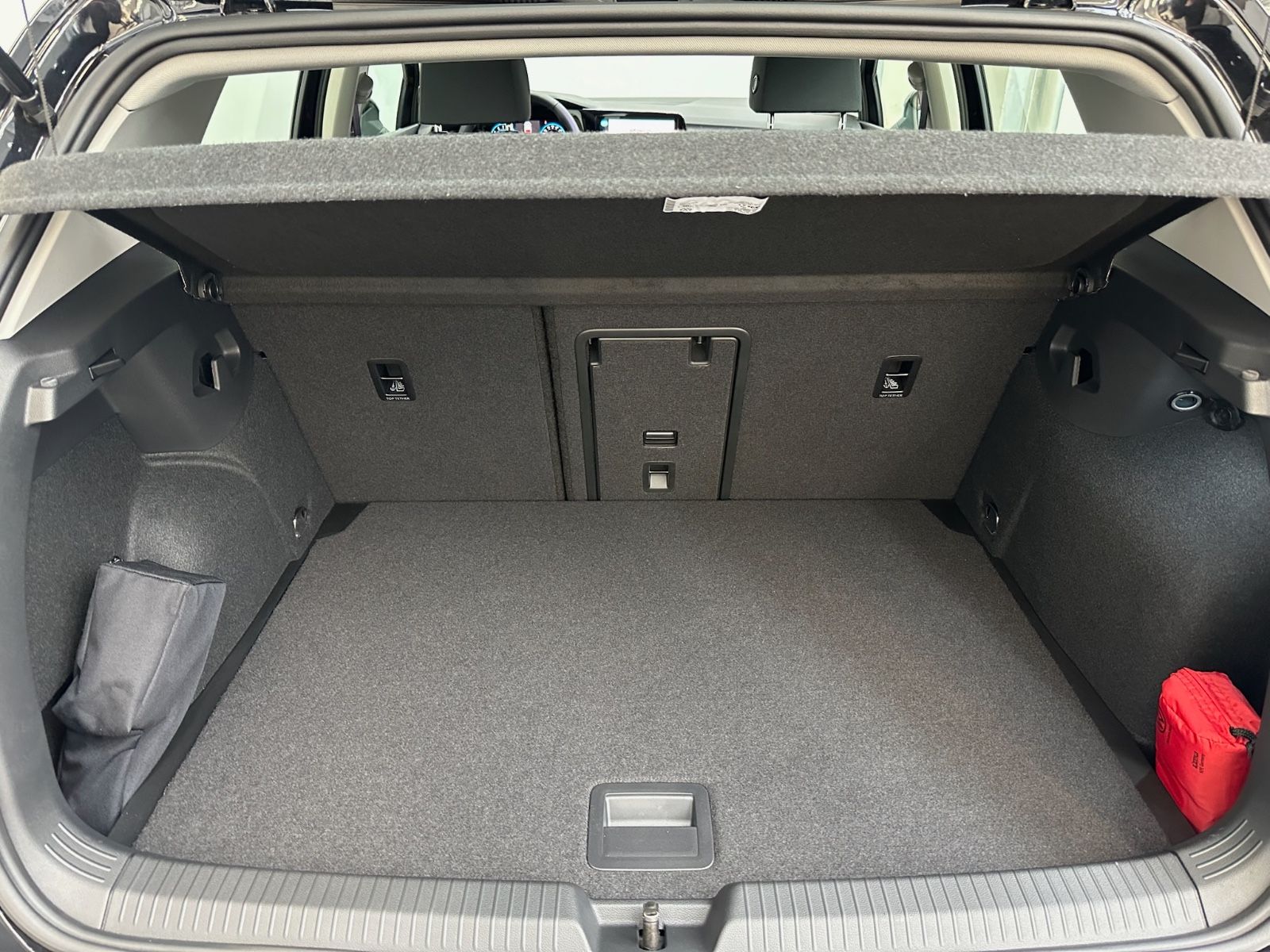 Volkswagen Golf 1.5 TSI Life - Samsaru's Car Outlet