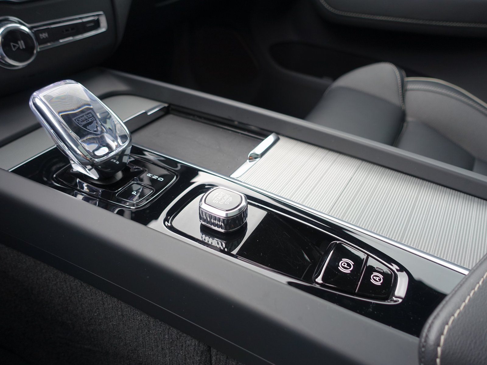Volvo XC60 Black Edition Ultra T6 AWD - Samsaru's Car Outlet